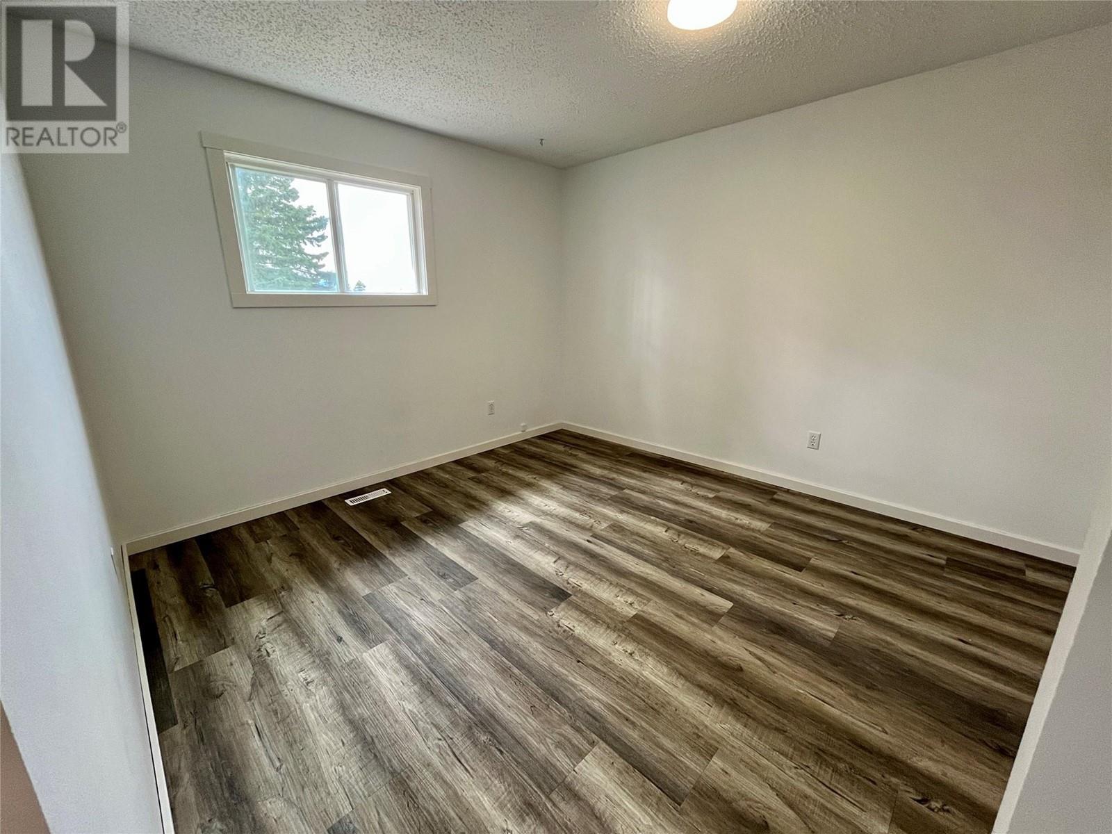 140 Spruce Avenue, Tumbler Ridge, British Columbia  V0C 2W0 - Photo 9 - 10346527