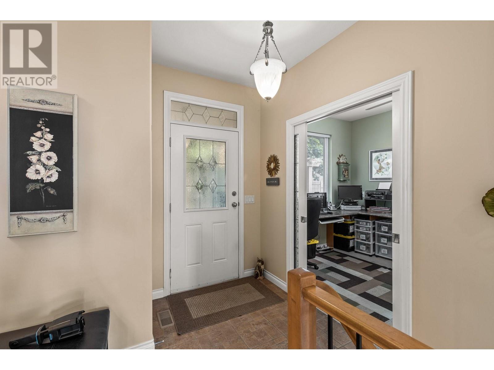 367 Mccarren Avenue, Kelowna, British Columbia  V1W 4W3 - Photo 2 - 10344697