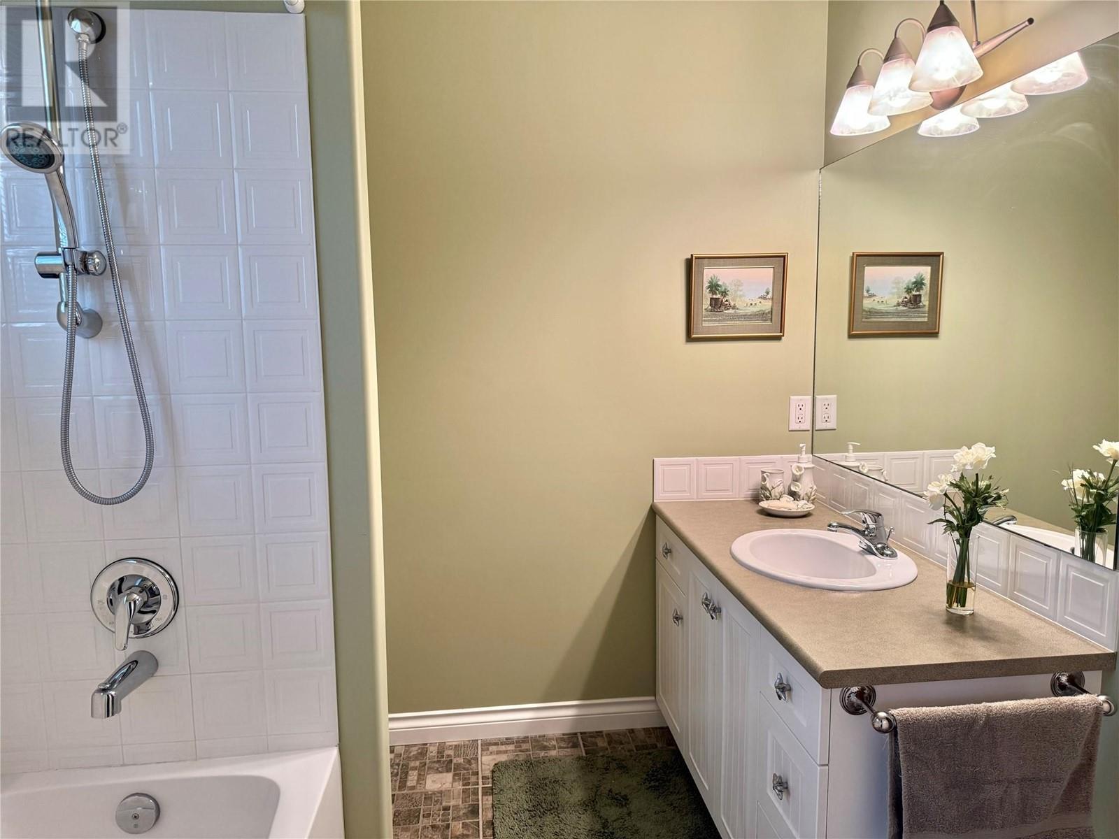 367 Mccarren Avenue, Kelowna, British Columbia  V1W 4W3 - Photo 30 - 10344697