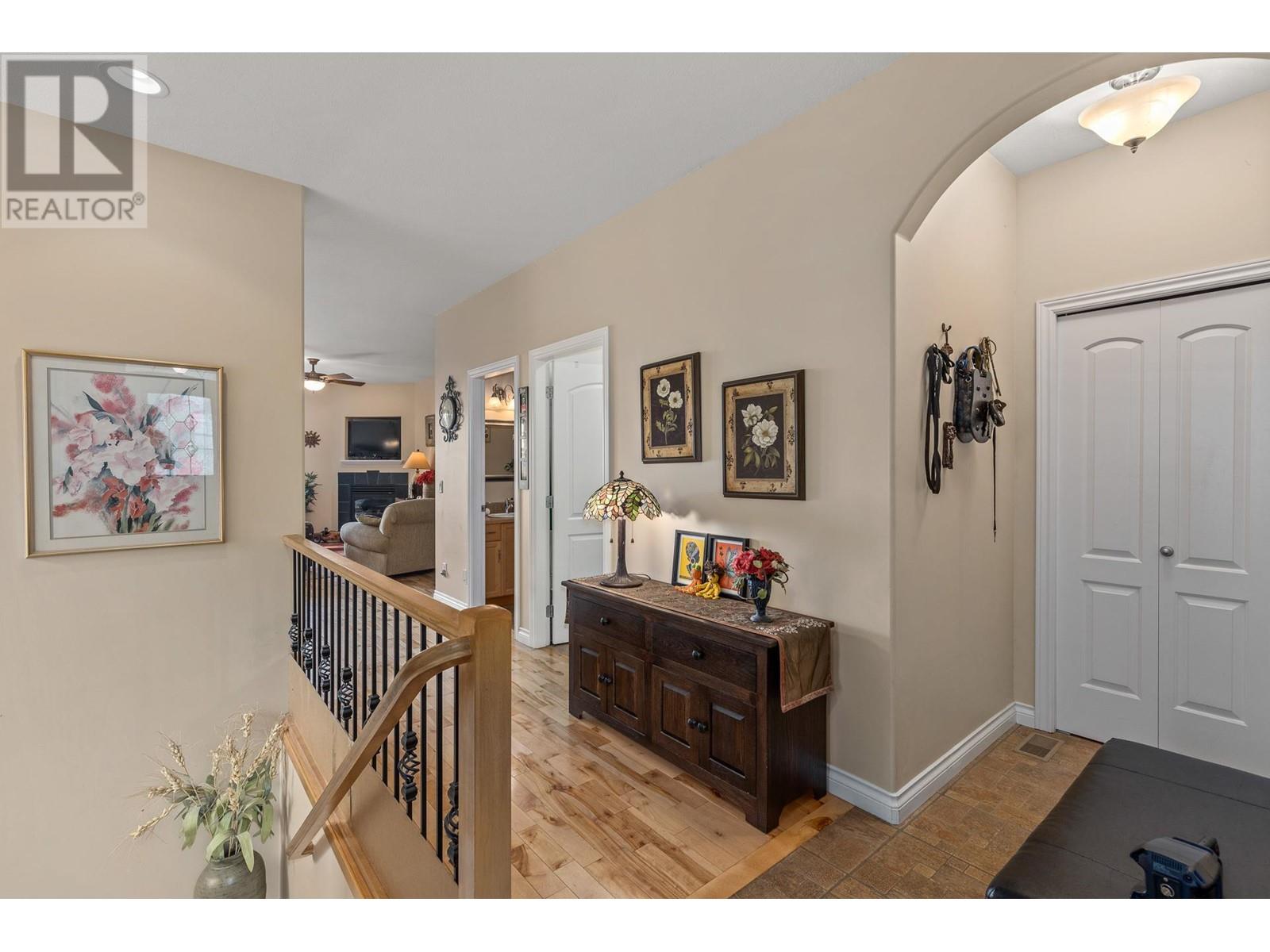 367 Mccarren Avenue, Kelowna, British Columbia  V1W 4W3 - Photo 4 - 10344697