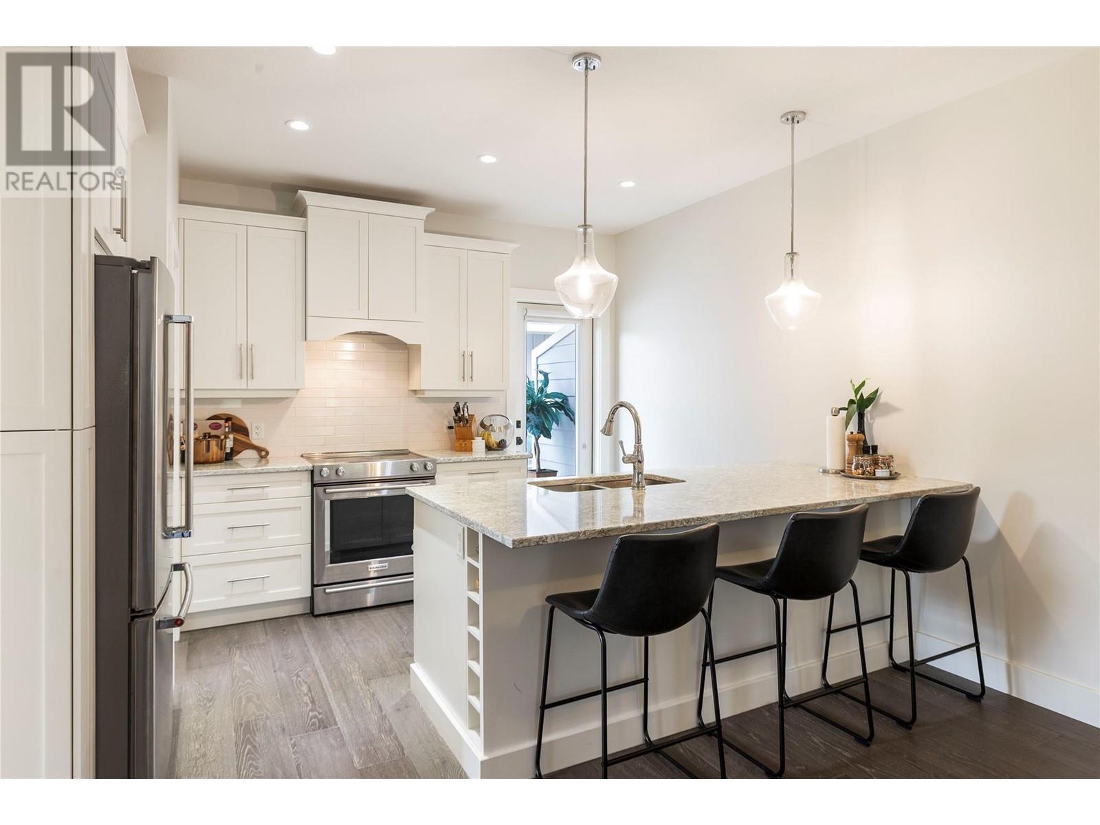 644 Lequime Road Unit# 1, Kelowna, British Columbia  V1W 1A4 - Photo 3 - 10346165