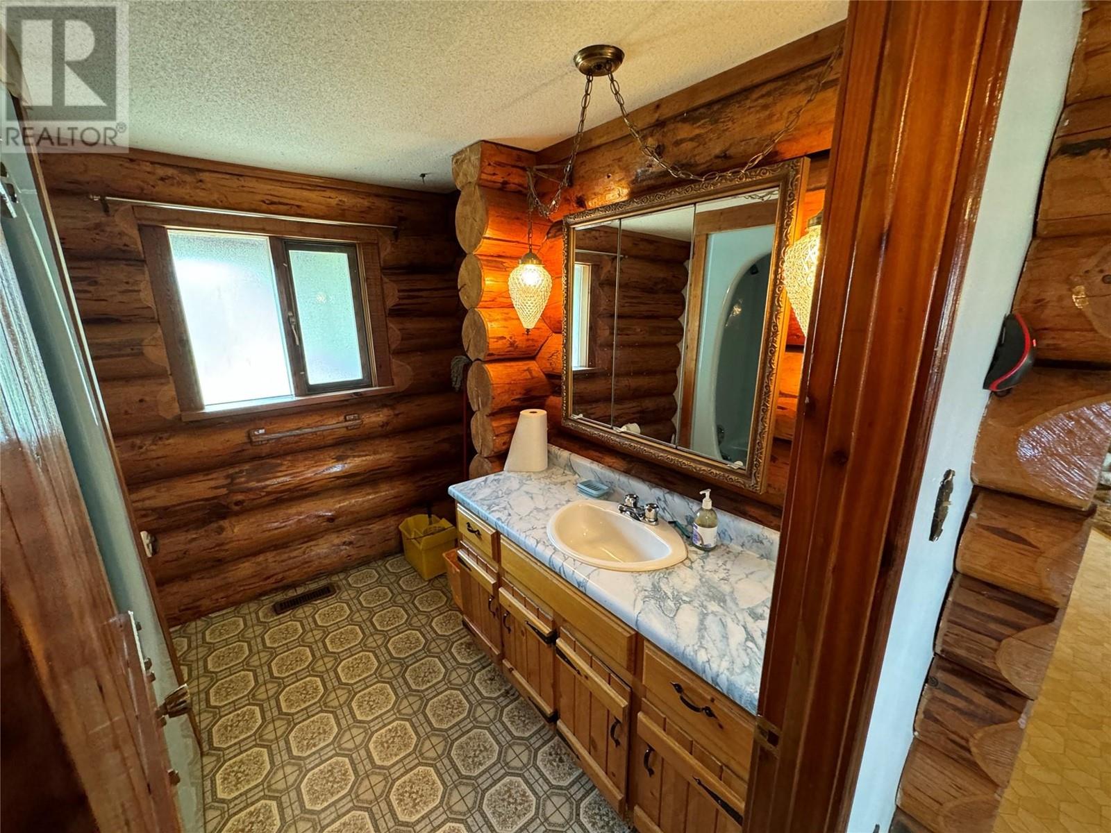 9898 Old Spallumcheen Road, Sicamous, British Columbia  V0E 2V3 - Photo 15 - 10346490