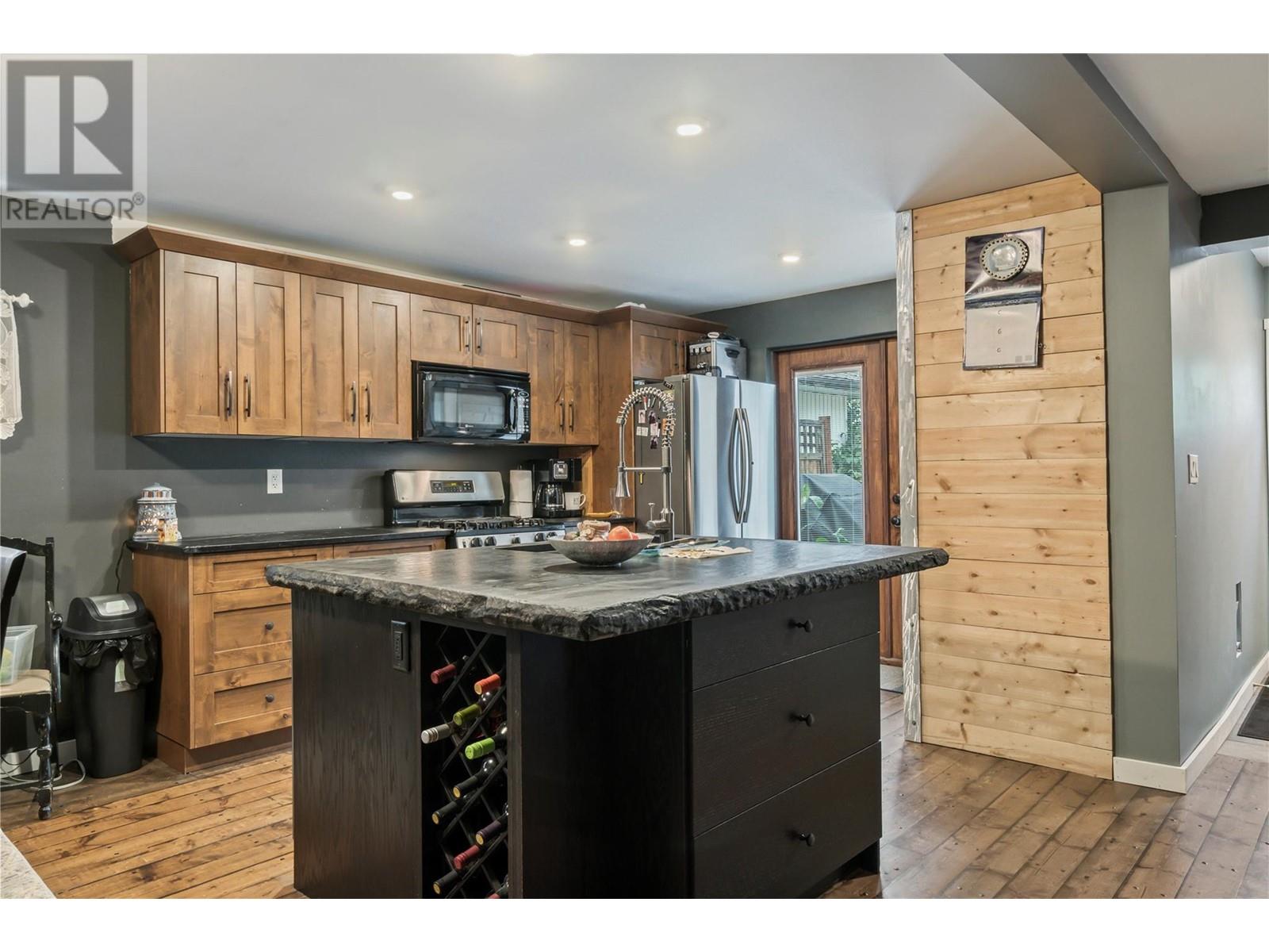 3402 24a Avenue, Vernon, British Columbia  V1T 1M3 - Photo 10 - 10346251