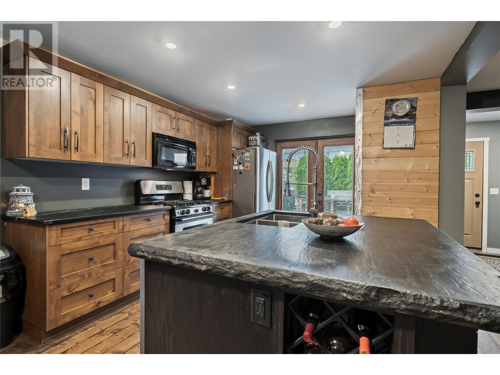 3402 24a Avenue, Vernon, British Columbia  V1T 1M3 - Photo 7 - 10346251