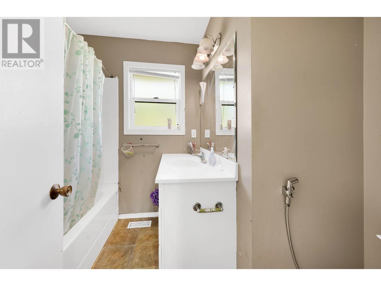740 10 Street, Kamloops, British Columbia  V2B 2Z7 - Photo 11 - 10346504