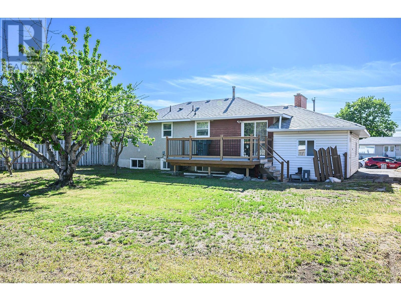 740 10 Street, Kamloops, British Columbia  V2B 2Z7 - Photo 2 - 10346504
