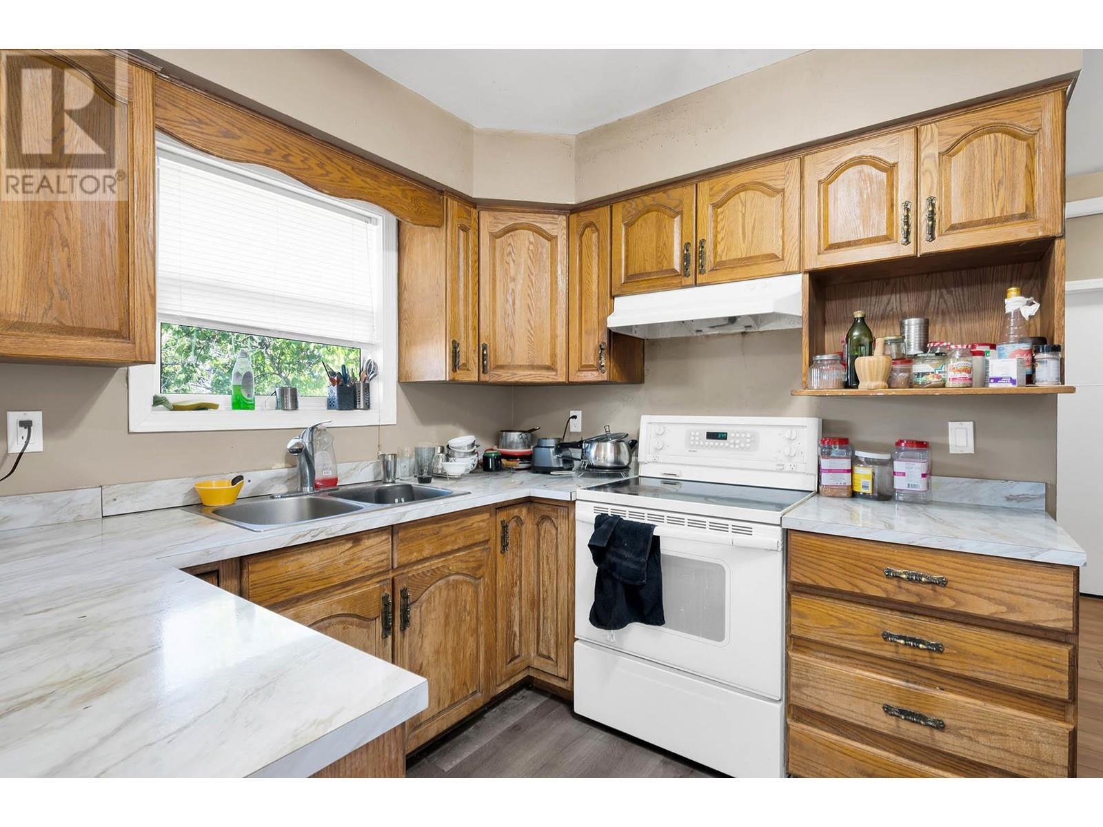 740 10 Street, Kamloops, British Columbia  V2B 2Z7 - Photo 3 - 10346504
