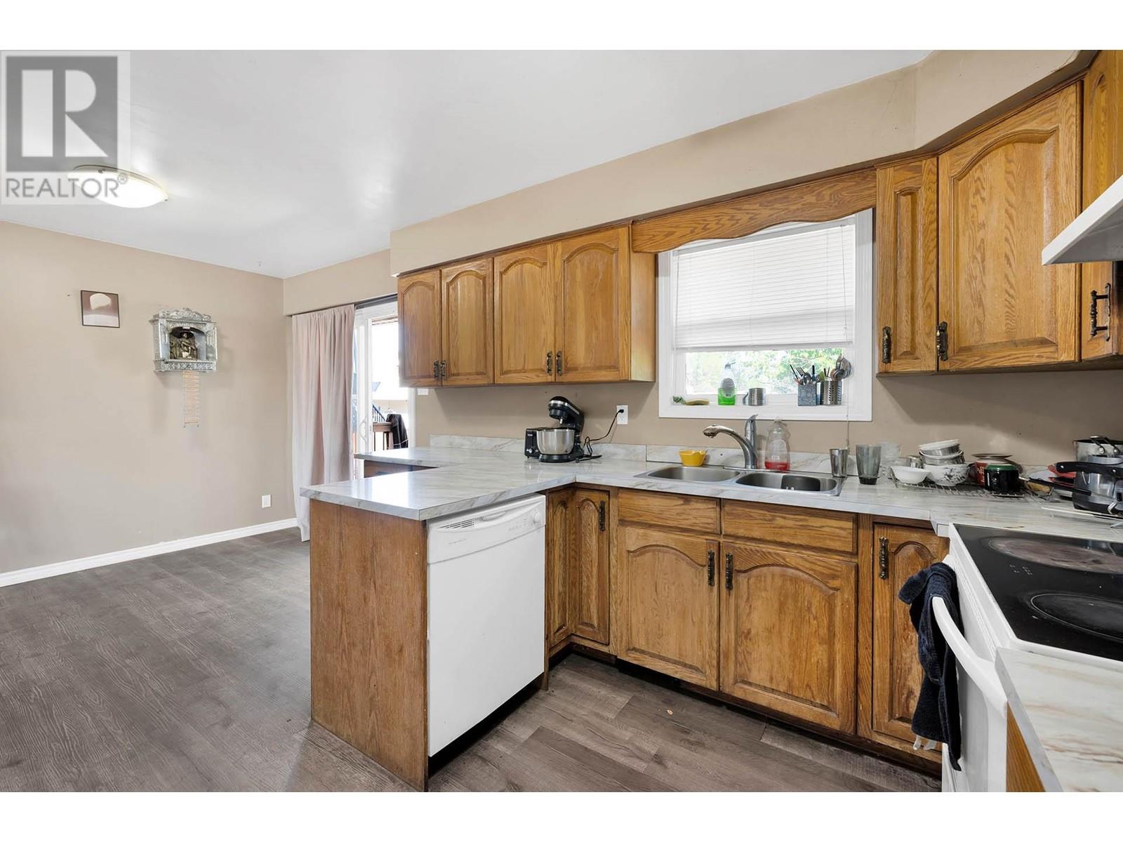 740 10 Street, Kamloops, British Columbia  V2B 2Z7 - Photo 5 - 10346504