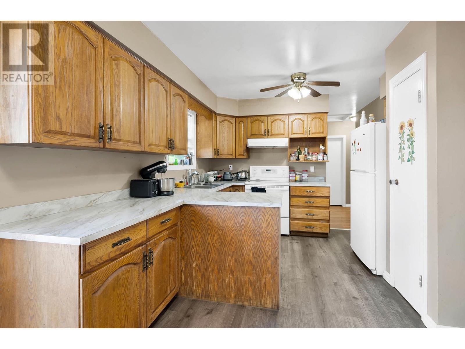 740 10 Street, Kamloops, British Columbia  V2B 2Z7 - Photo 6 - 10346504
