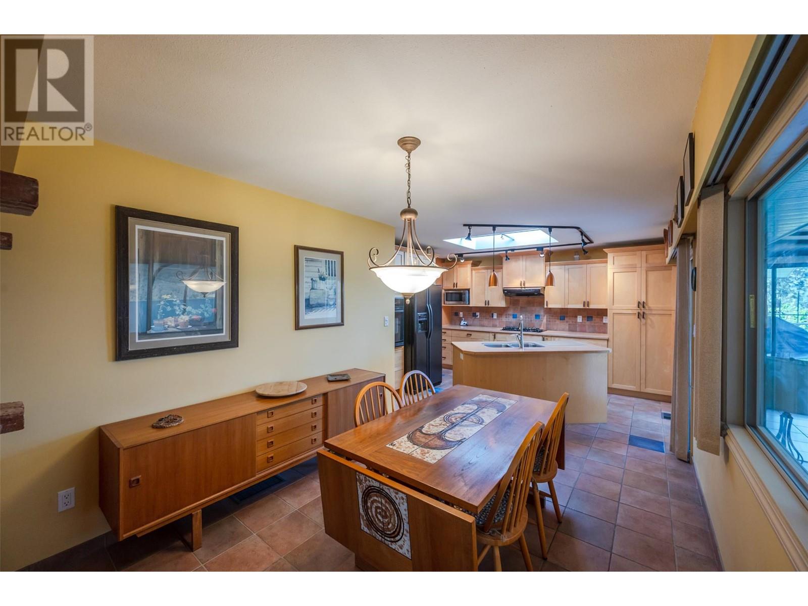 484 Pineview Drive, Kaleden, British Columbia  V0H 1K0 - Photo 11 - 10346457
