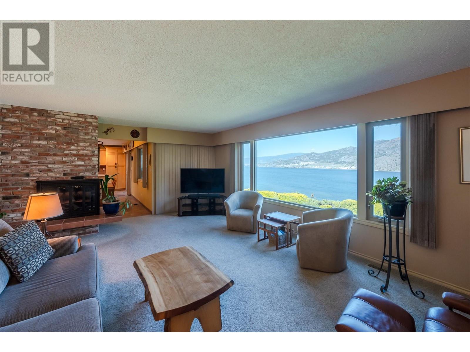 484 Pineview Drive, Kaleden, British Columbia  V0H 1K0 - Photo 4 - 10346457