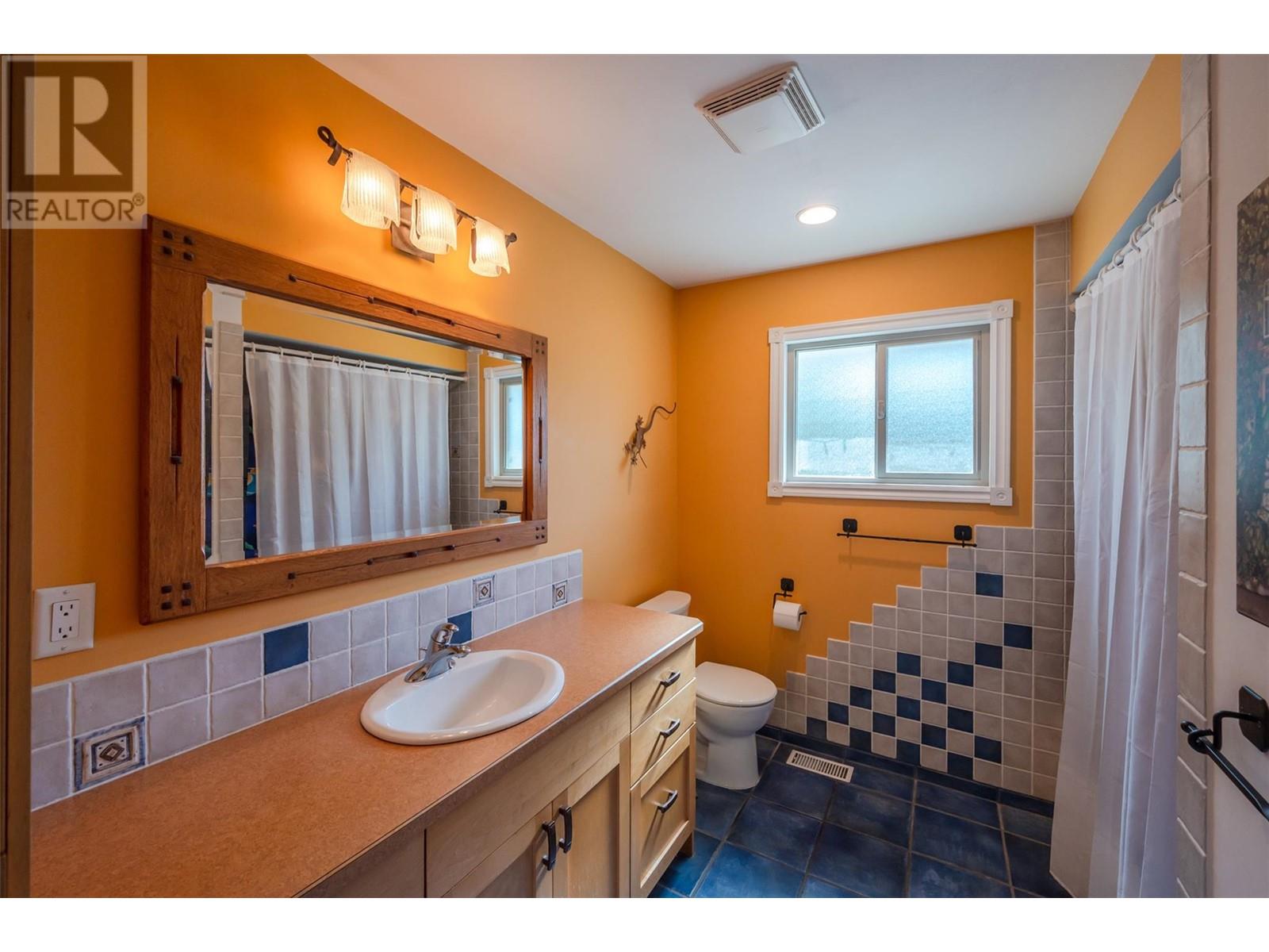 484 Pineview Drive, Kaleden, British Columbia  V0H 1K0 - Photo 40 - 10346457