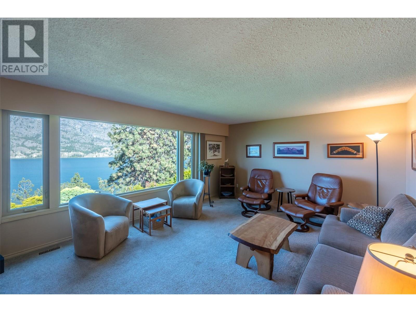 484 Pineview Drive, Kaleden, British Columbia  V0H 1K0 - Photo 5 - 10346457