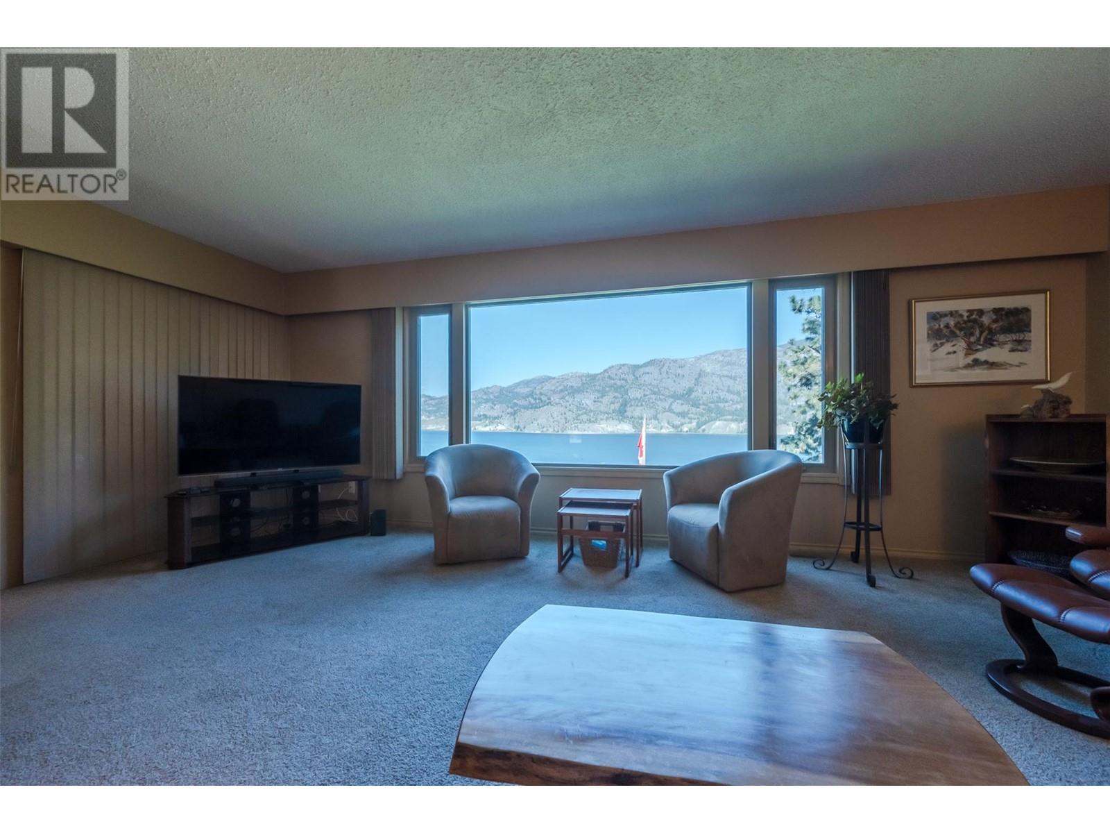 484 Pineview Drive, Kaleden, British Columbia  V0H 1K0 - Photo 6 - 10346457