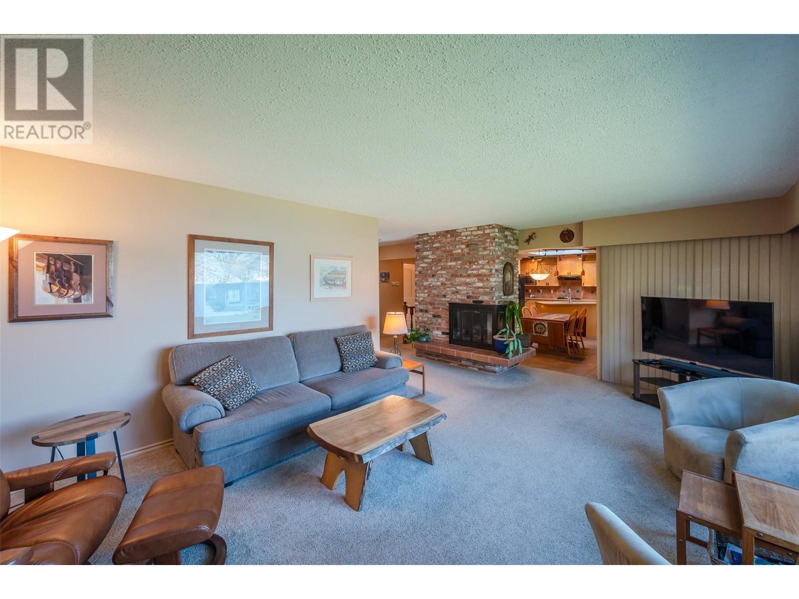 484 Pineview Drive, Kaleden, British Columbia  V0H 1K0 - Photo 7 - 10346457