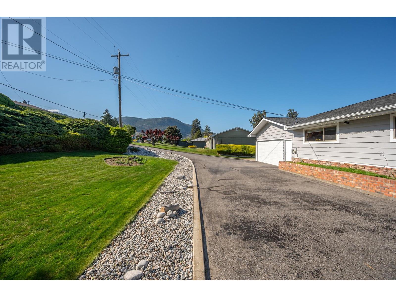 484 Pineview Drive, Kaleden, British Columbia  V0H 1K0 - Photo 79 - 10346457