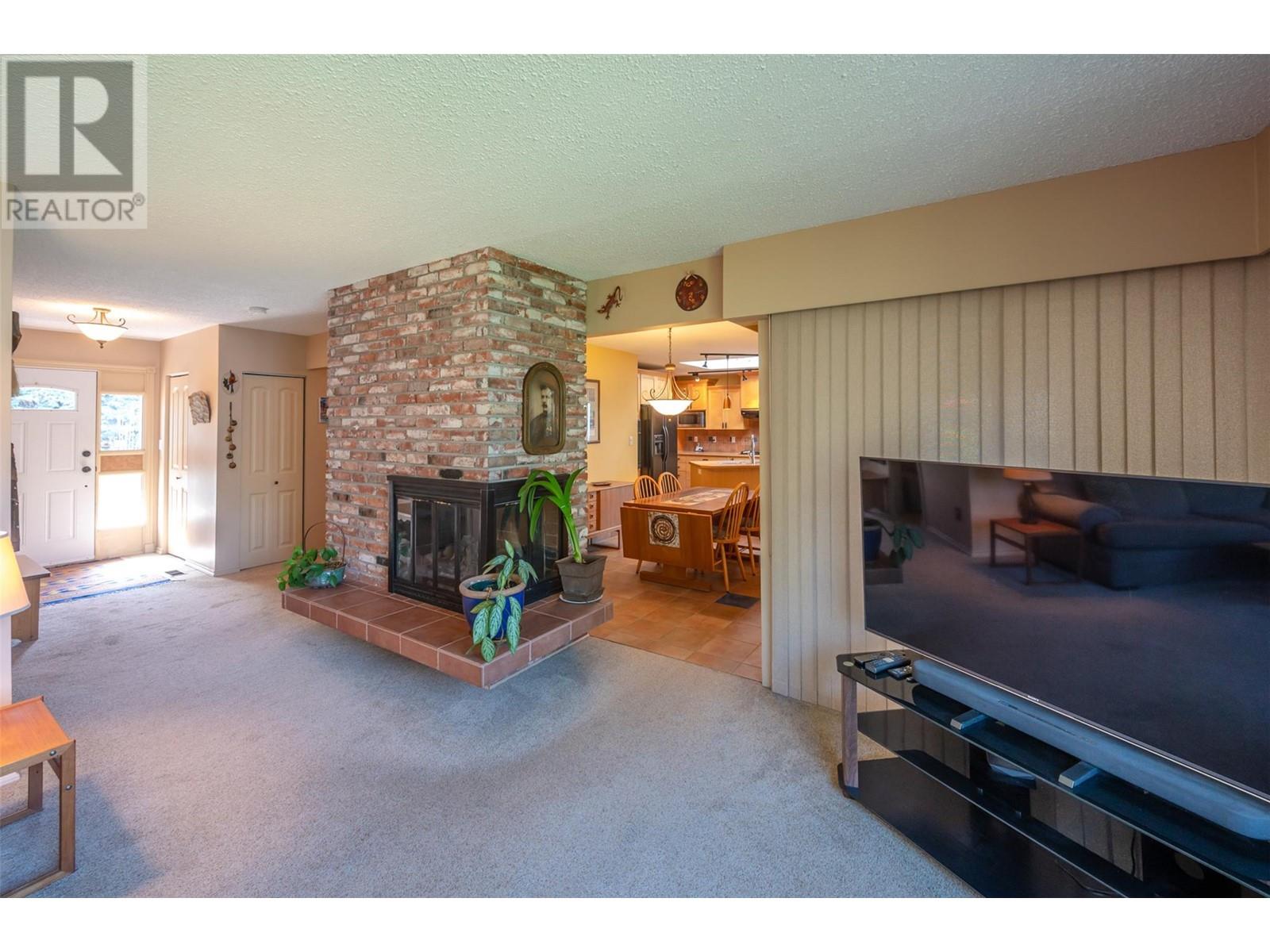 484 Pineview Drive, Kaleden, British Columbia  V0H 1K0 - Photo 8 - 10346457