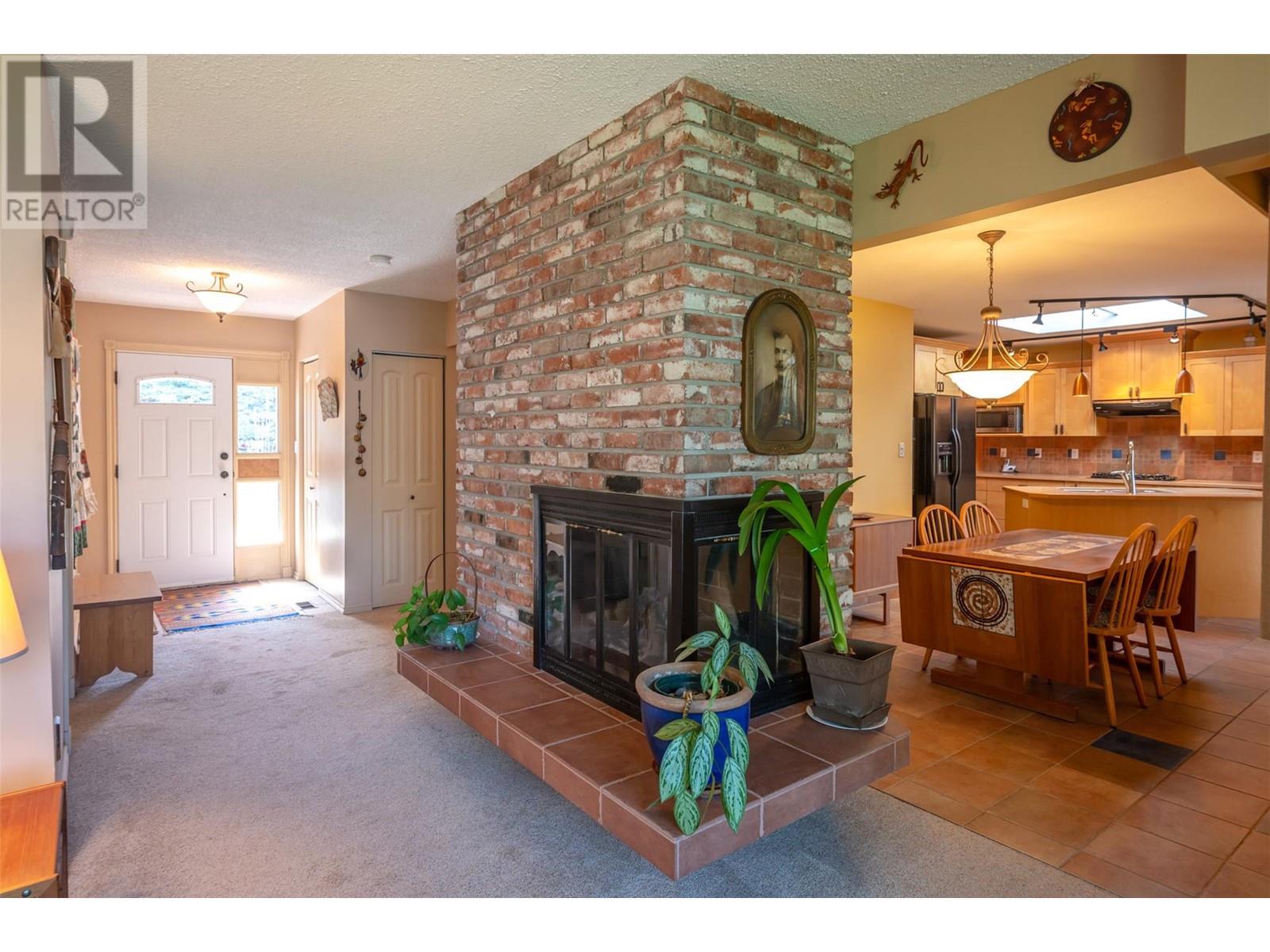 484 Pineview Drive, Kaleden, British Columbia  V0H 1K0 - Photo 9 - 10346457