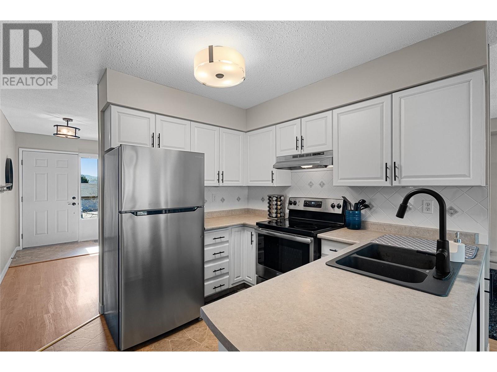 2274 Macintyre Place, Kamloops, British Columbia  V1S 1H7 - Photo 4 - 10346577