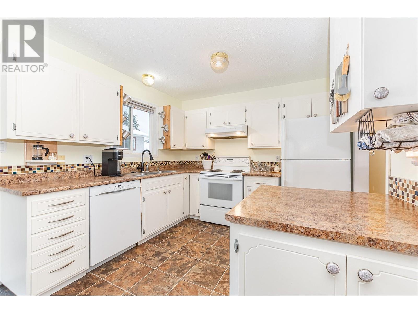 801 26 Street Se, Salmon Arm, British Columbia  V1E 2H6 - Photo 15 - 10346676