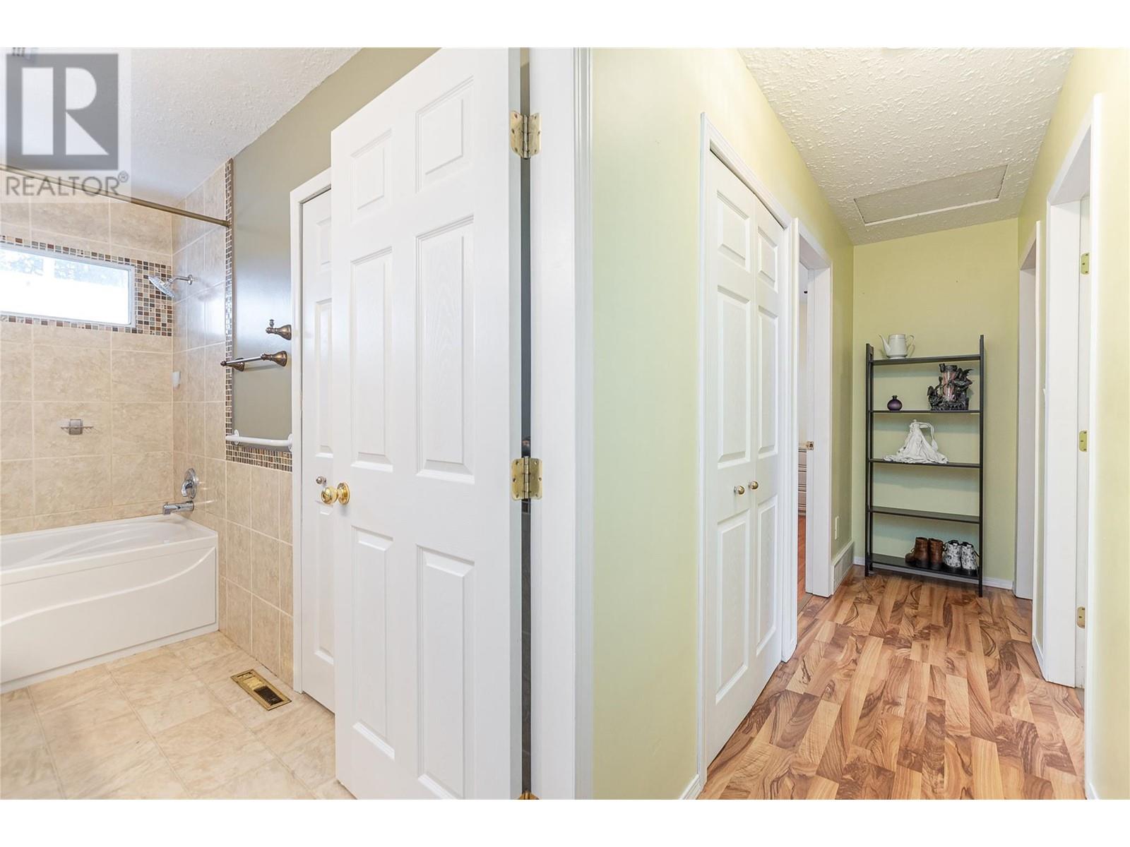 801 26 Street Se, Salmon Arm, British Columbia  V1E 2H6 - Photo 19 - 10346676