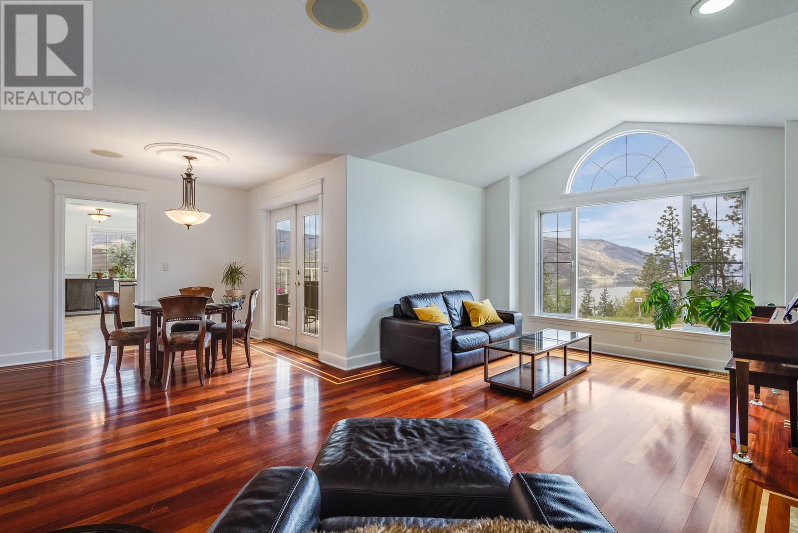 157 Magic Drive, Kelowna, British Columbia  V1V 1N2 - Photo 2 - 10336199