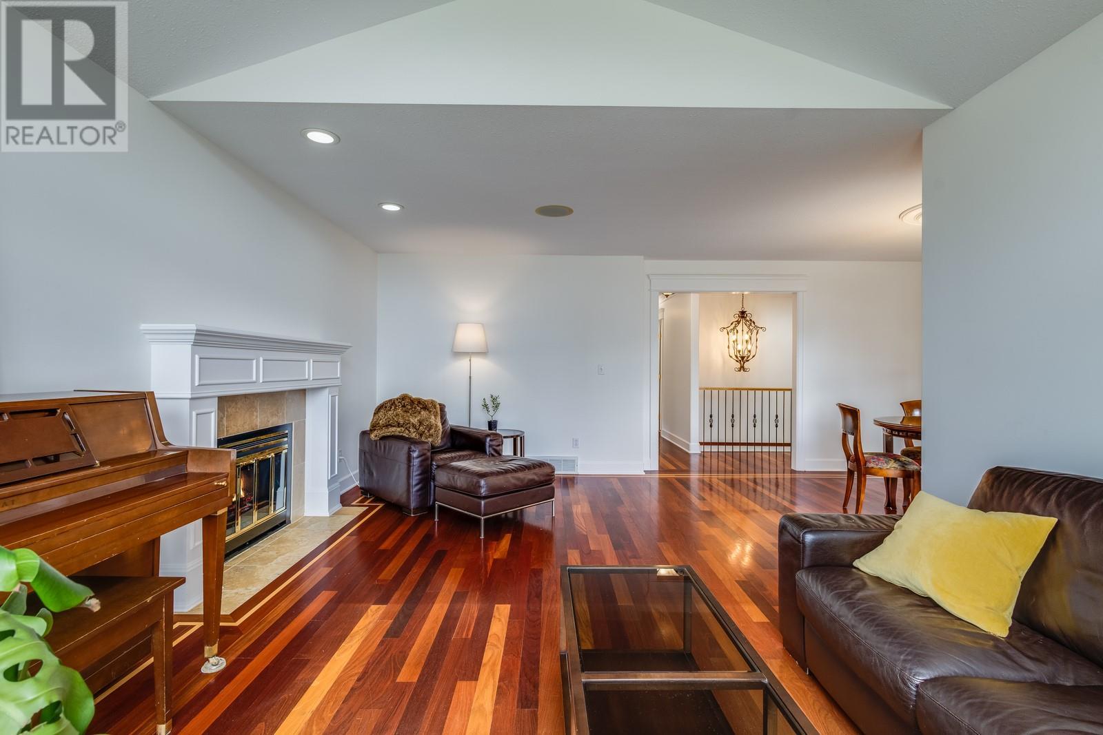 157 Magic Drive, Kelowna, British Columbia  V1V 1N2 - Photo 3 - 10336199