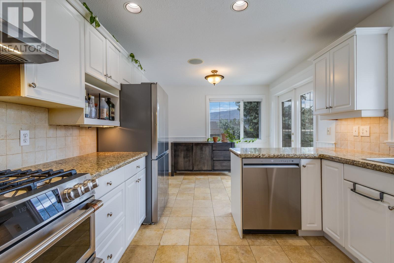 157 Magic Drive, Kelowna, British Columbia  V1V 1N2 - Photo 8 - 10336199