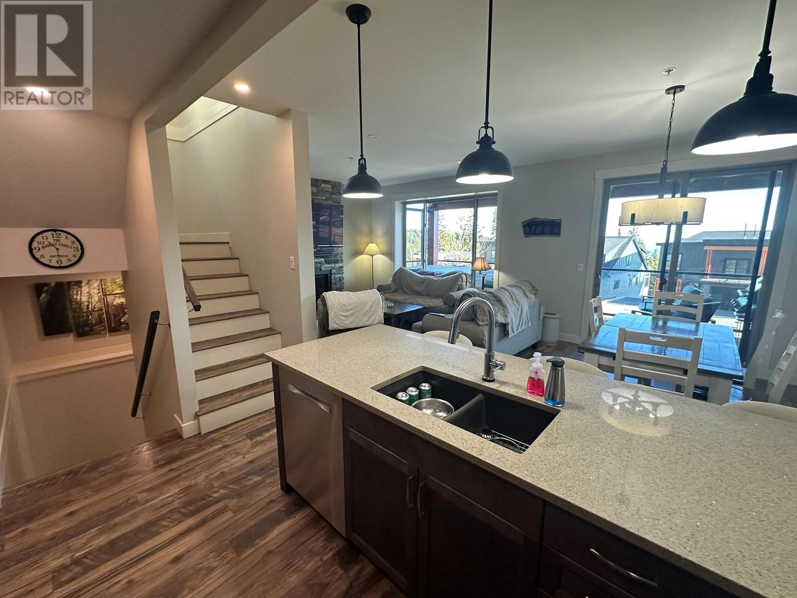 9834 Cathedral Drive, Silver Star, British Columbia  V1B 3M1 - Photo 9 - 10346613