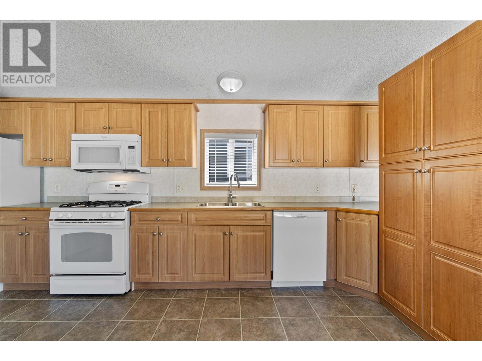 3350 10th Avenue Ne Unit# 54, Salmon Arm, British Columbia  V1E 1J6 - Photo 14 - 10346582