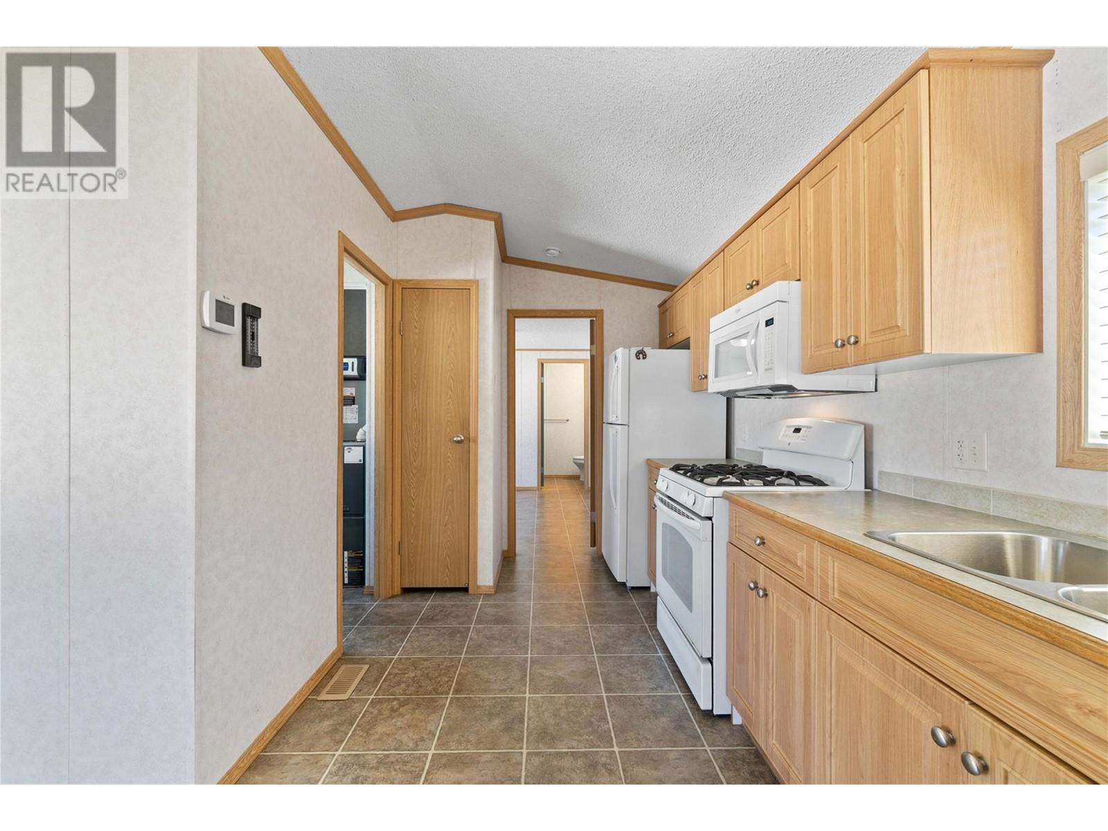 3350 10th Avenue Ne Unit# 54, Salmon Arm, British Columbia  V1E 1J6 - Photo 16 - 10346582