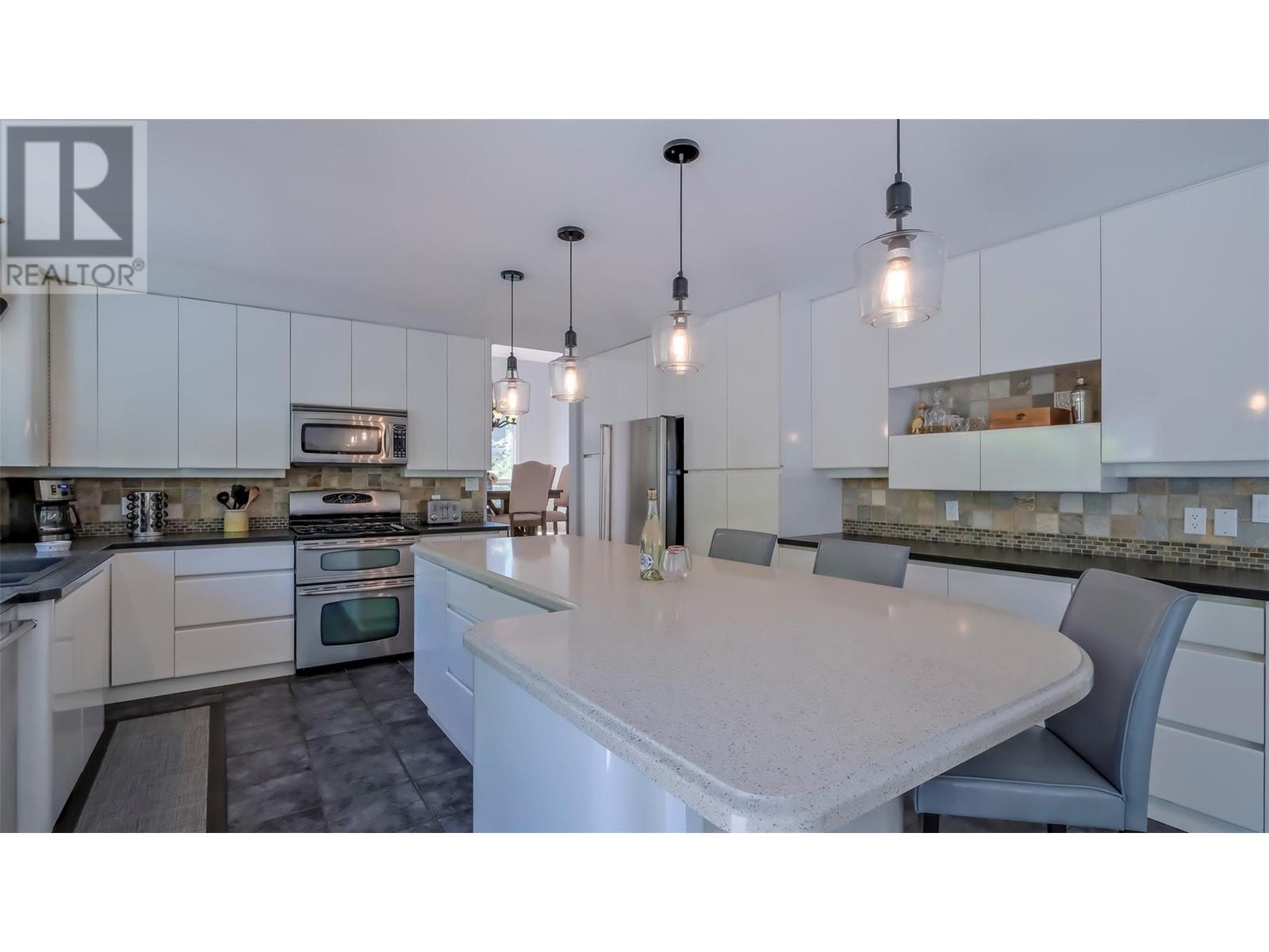 359 Stellar Drive, Kelowna, British Columbia  V1W 4K4 - Photo 17 - 10346329