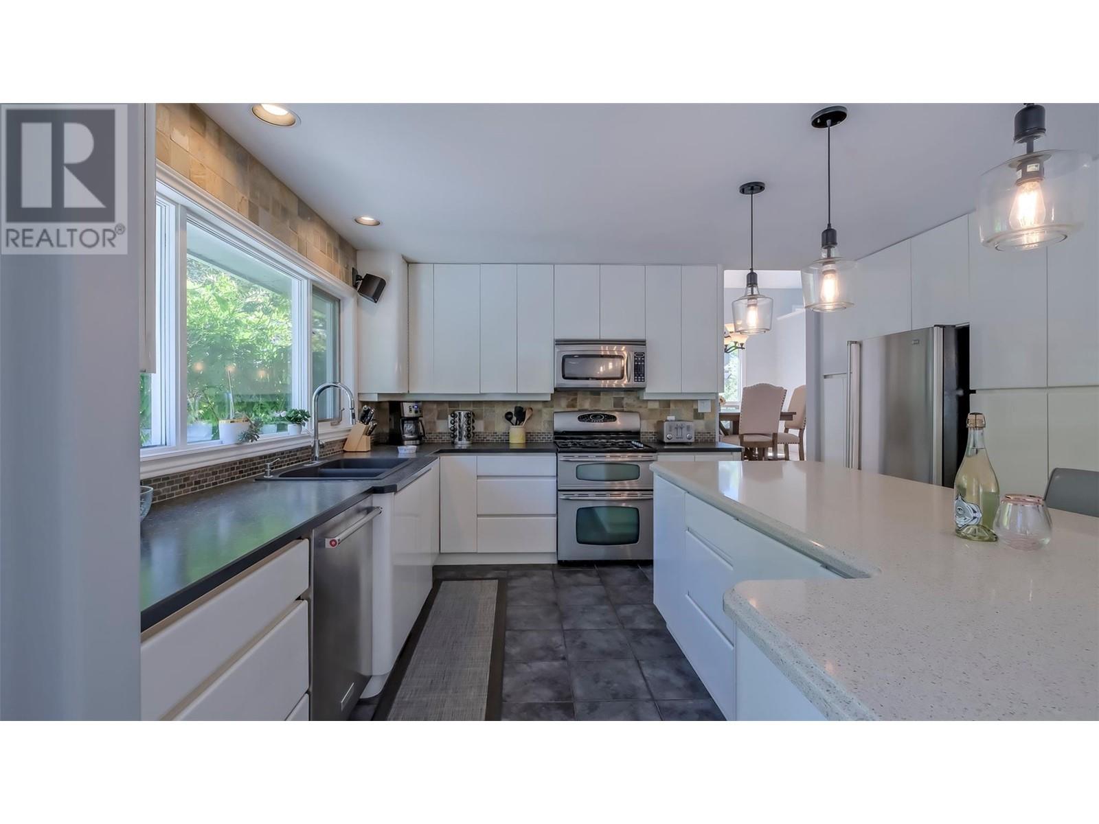 359 Stellar Drive, Kelowna, British Columbia  V1W 4K4 - Photo 18 - 10346329