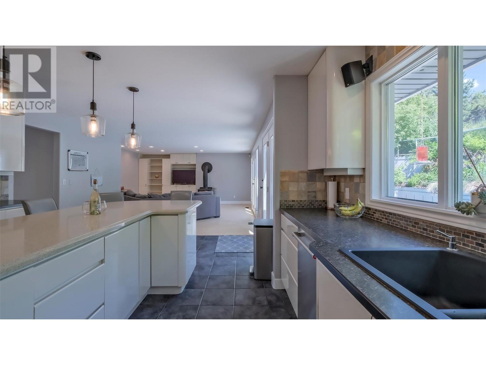 359 Stellar Drive, Kelowna, British Columbia  V1W 4K4 - Photo 20 - 10346329