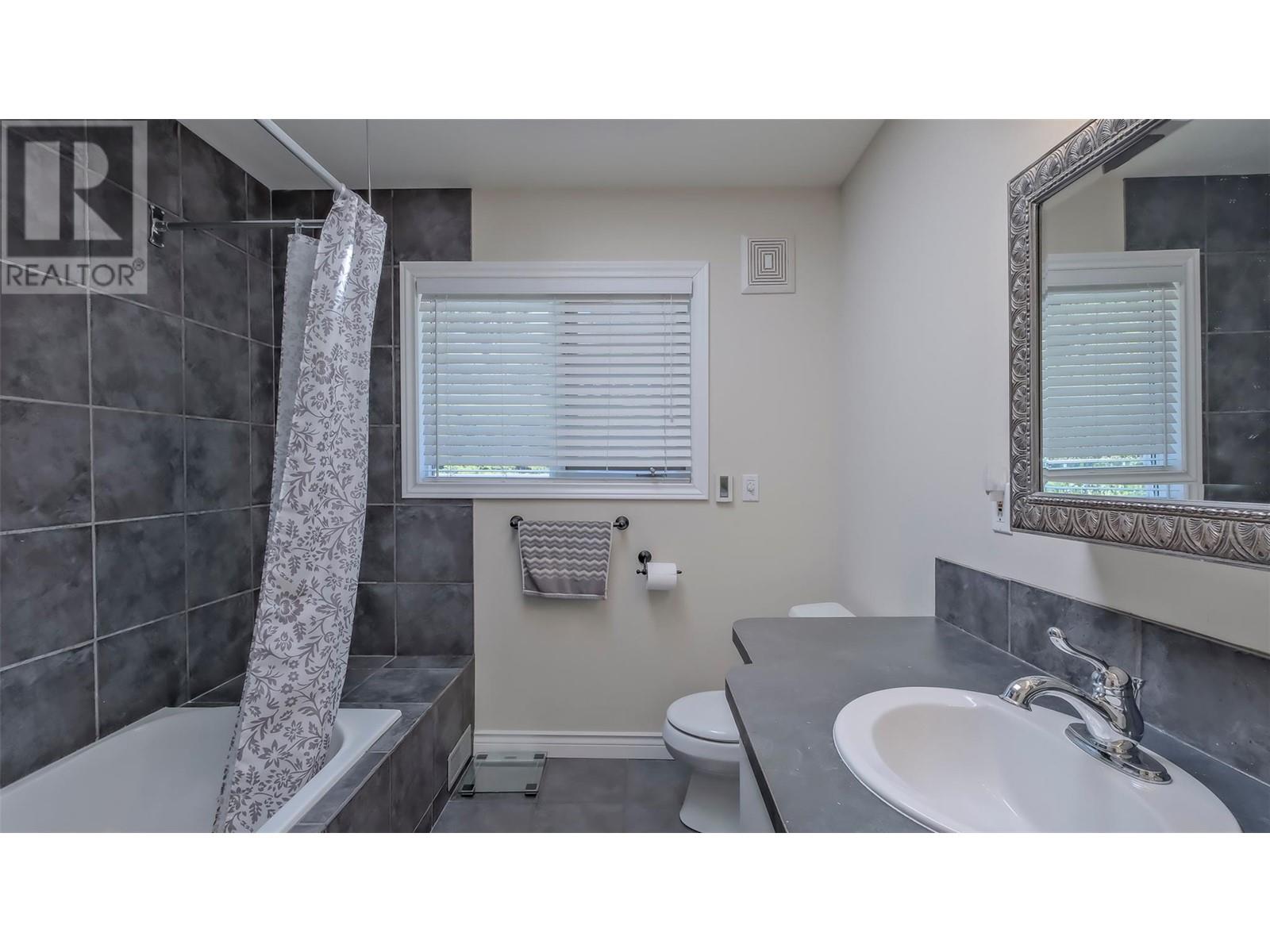 359 Stellar Drive, Kelowna, British Columbia  V1W 4K4 - Photo 31 - 10346329