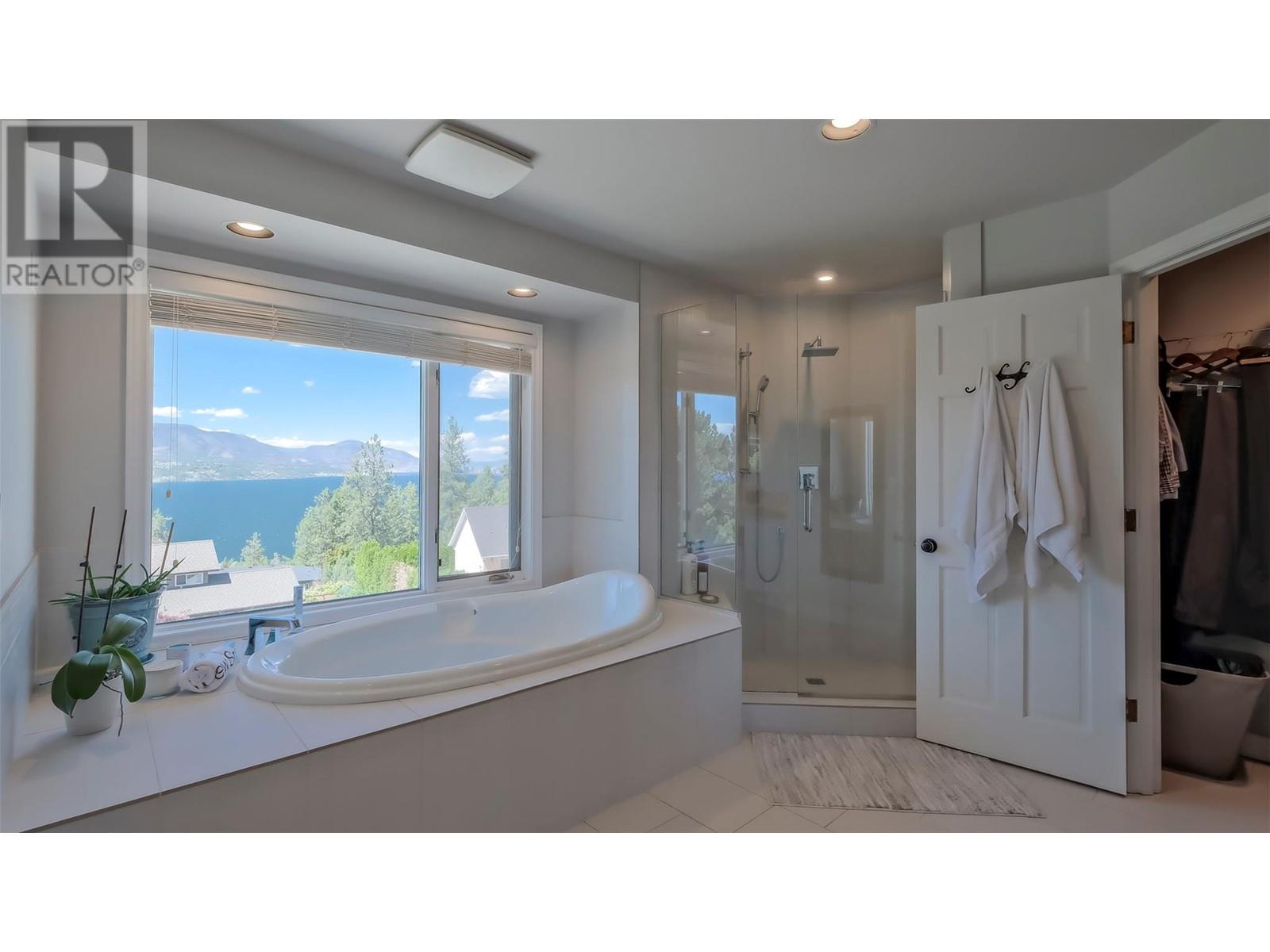 359 Stellar Drive, Kelowna, British Columbia  V1W 4K4 - Photo 38 - 10346329