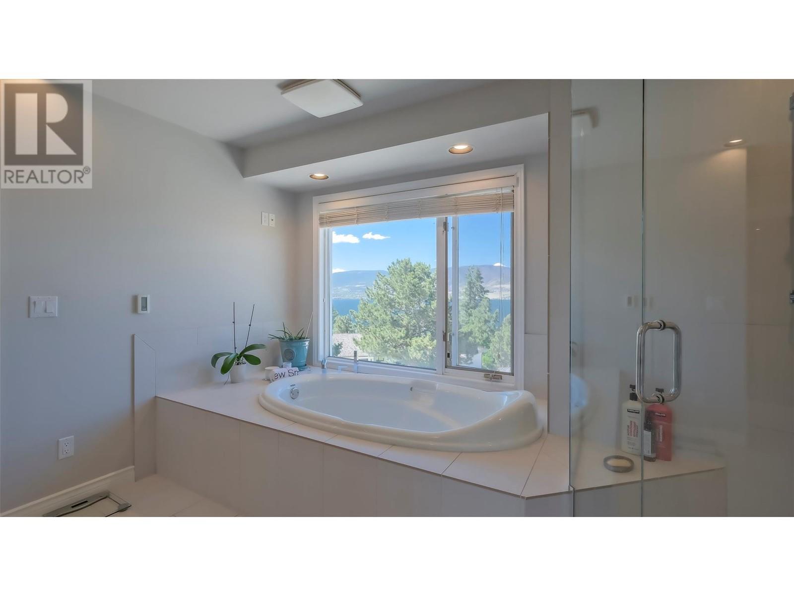 359 Stellar Drive, Kelowna, British Columbia  V1W 4K4 - Photo 40 - 10346329