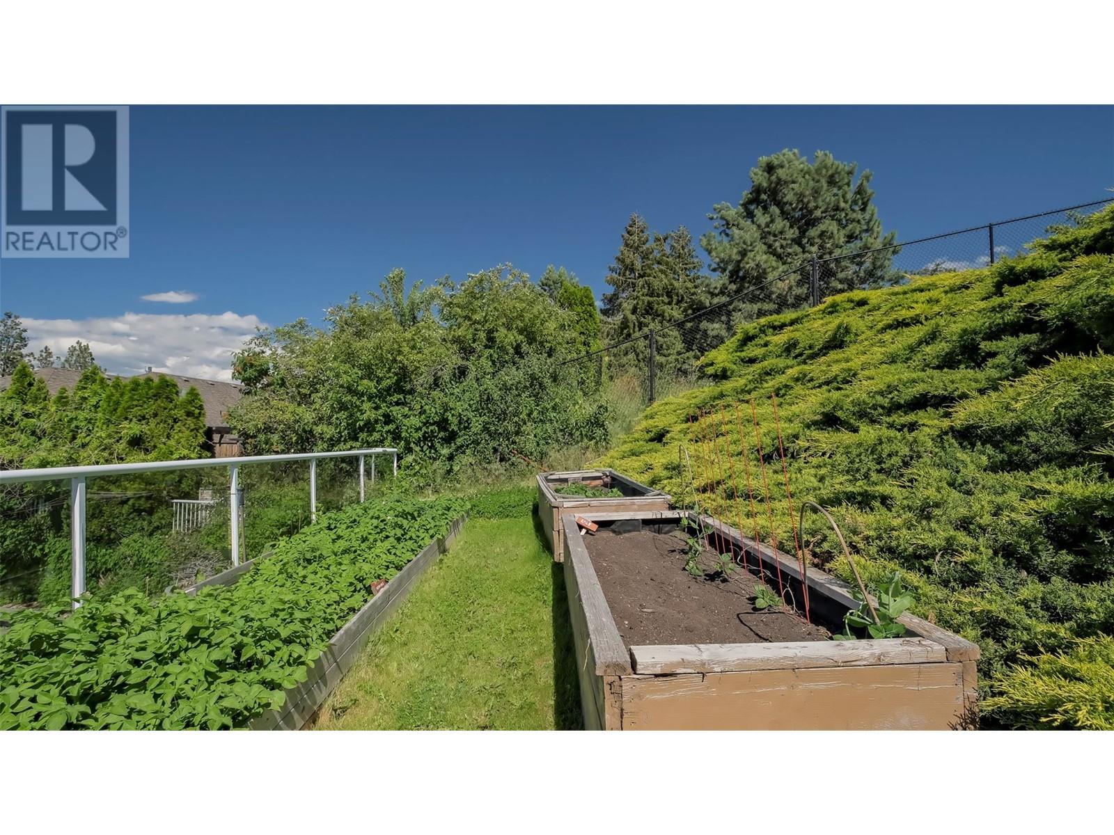 359 Stellar Drive, Kelowna, British Columbia  V1W 4K4 - Photo 54 - 10346329