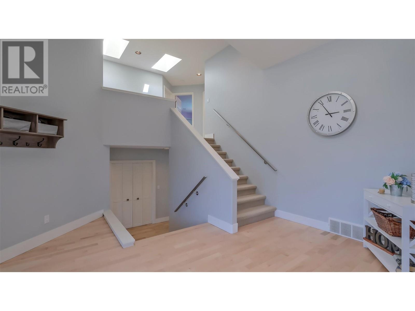 359 Stellar Drive, Kelowna, British Columbia  V1W 4K4 - Photo 9 - 10346329