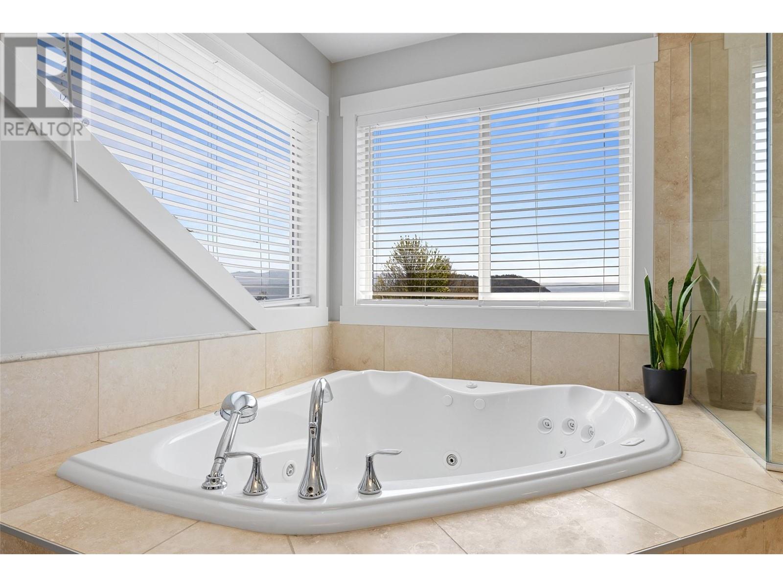 1185 Peak Point Drive, West Kelowna, British Columbia  V1Z 4A9 - Photo 44 - 10346364