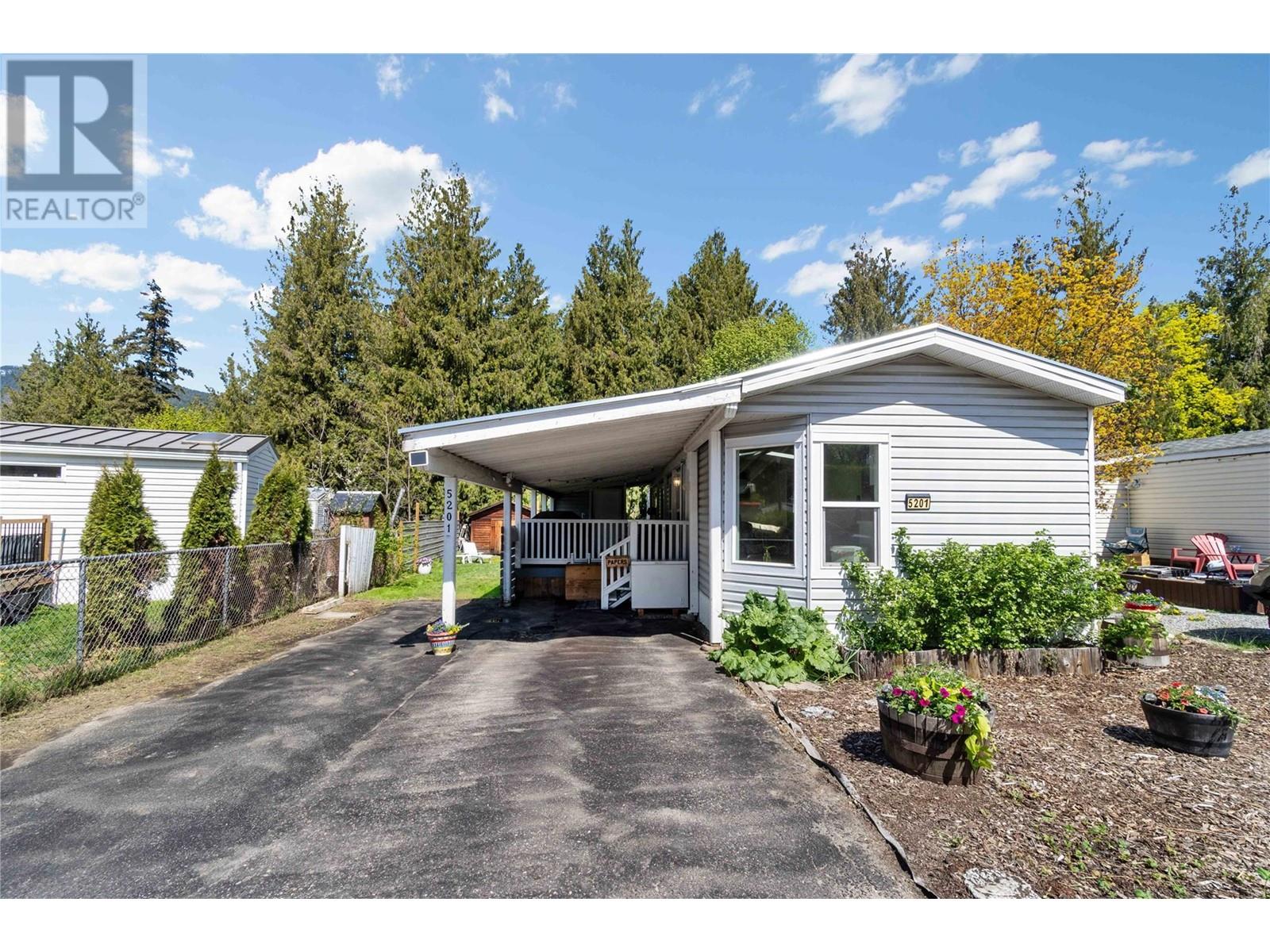 5201 67 Avenue Ne, Canoe, British Columbia  V0E 1K0 - Photo 1 - 10345351