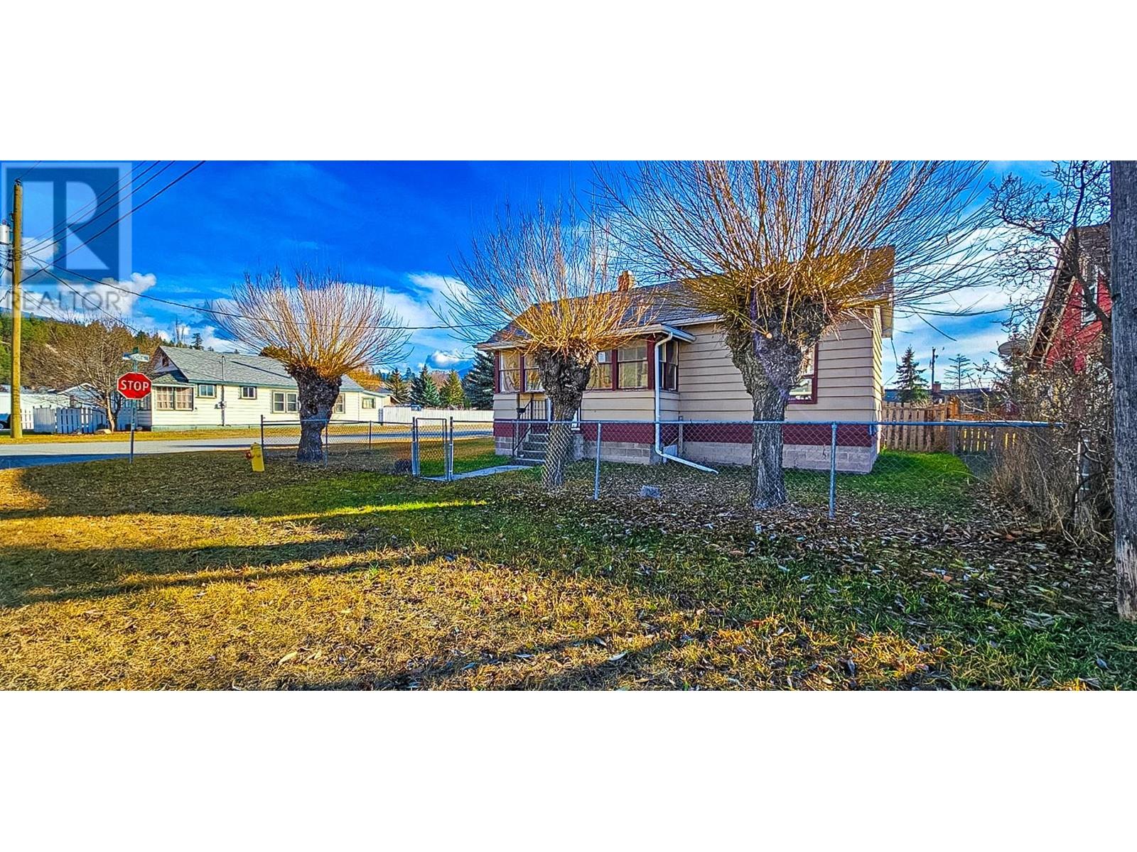 4966 Luck Avenue, Canal Flats, British Columbia  V0B 1B0 - Photo 1 - 10346432