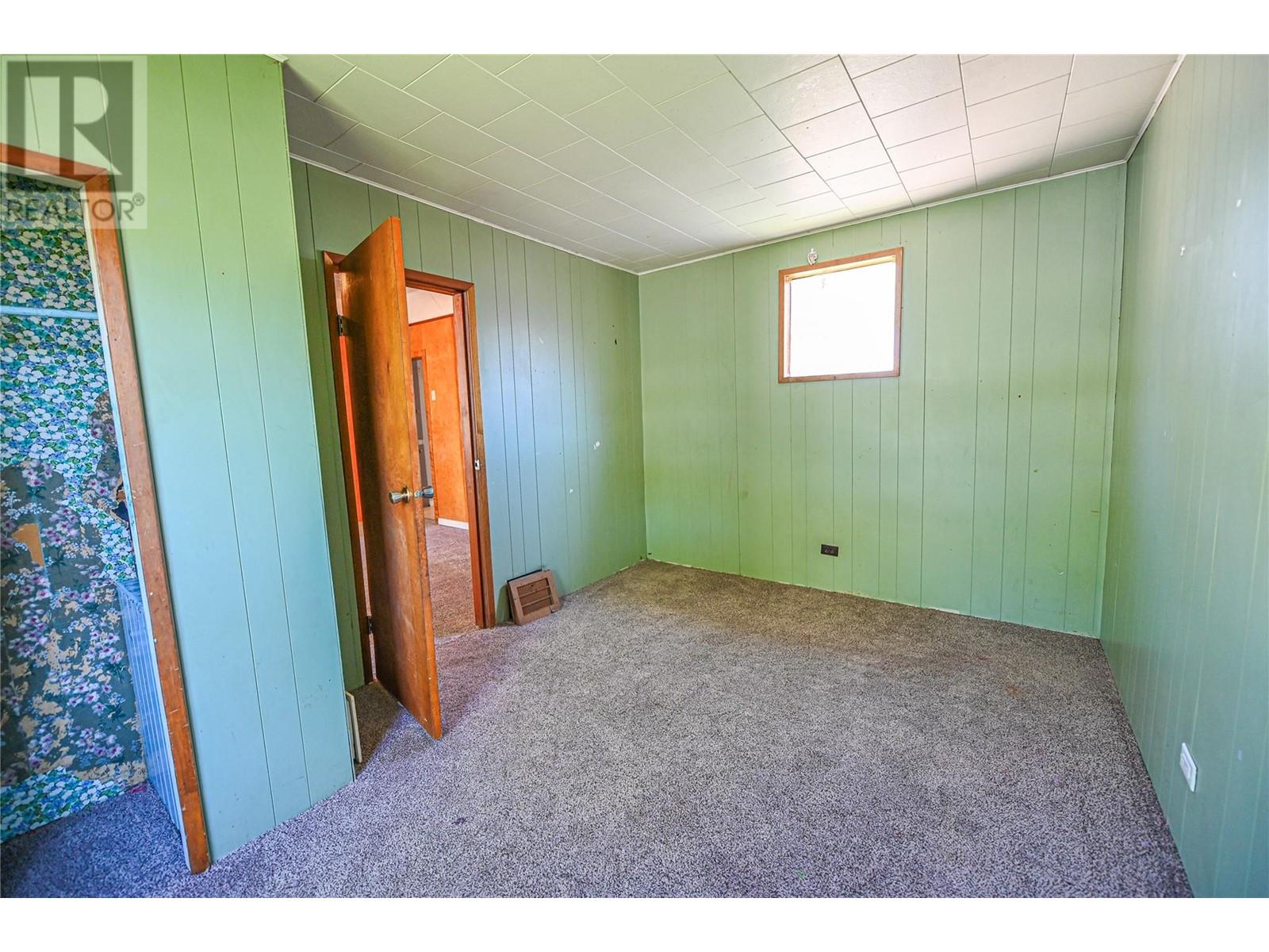 4966 Luck Avenue, Canal Flats, British Columbia  V0B 1B0 - Photo 10 - 10346432