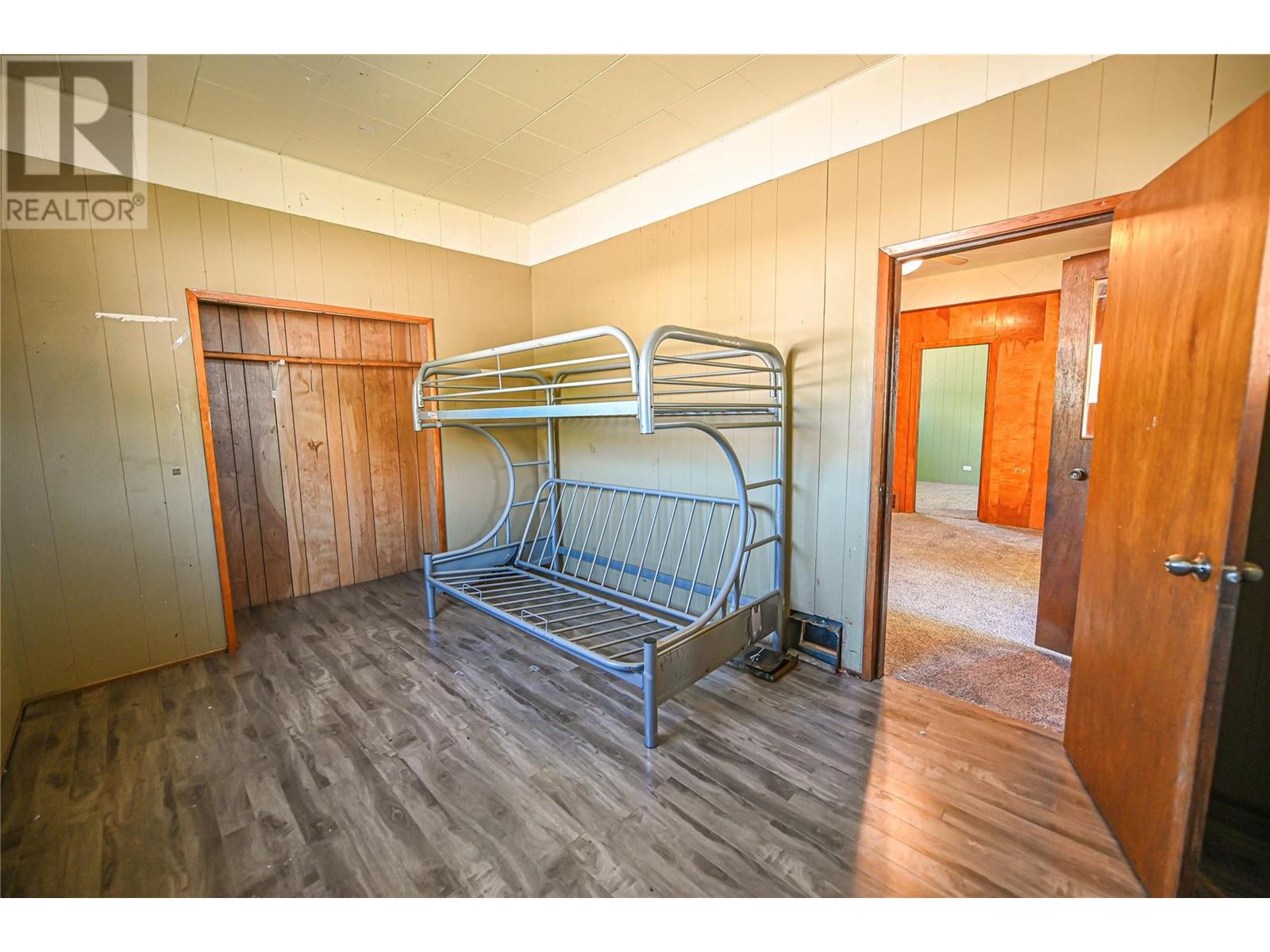 4966 Luck Avenue, Canal Flats, British Columbia  V0B 1B0 - Photo 11 - 10346432