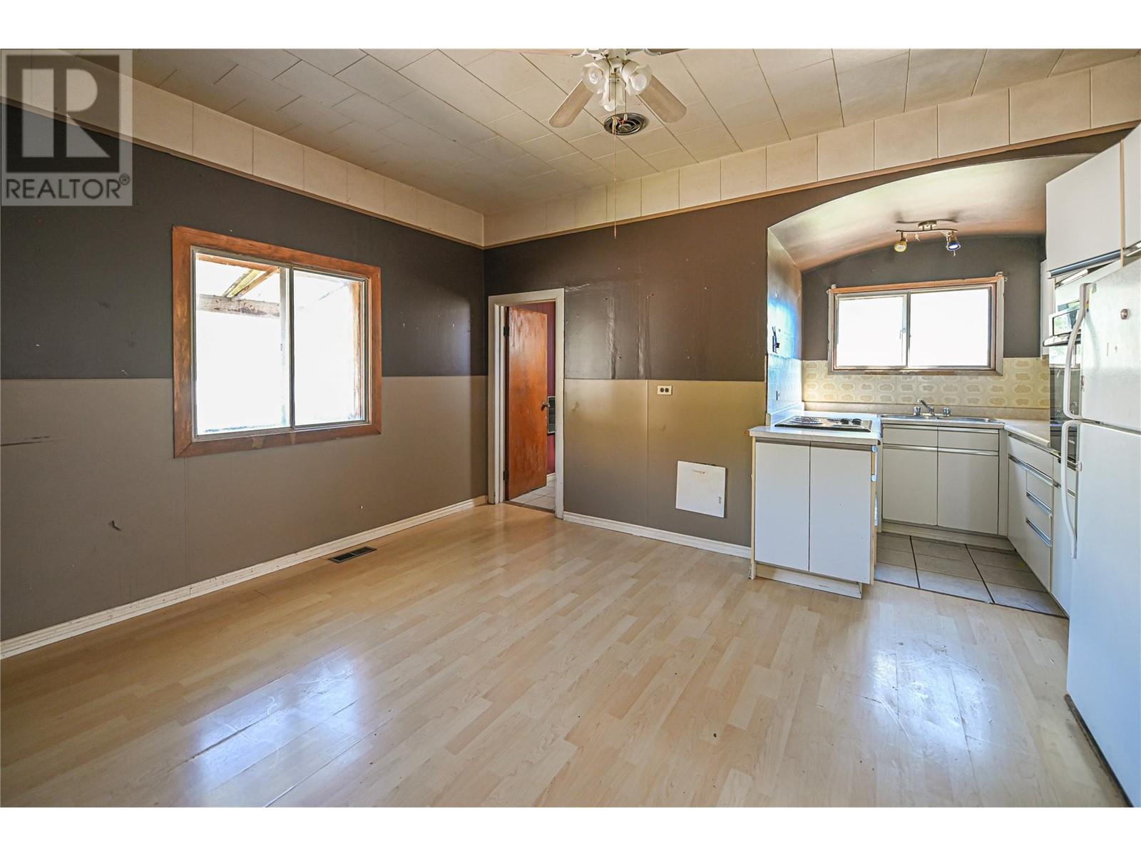 4966 Luck Avenue, Canal Flats, British Columbia  V0B 1B0 - Photo 13 - 10346432