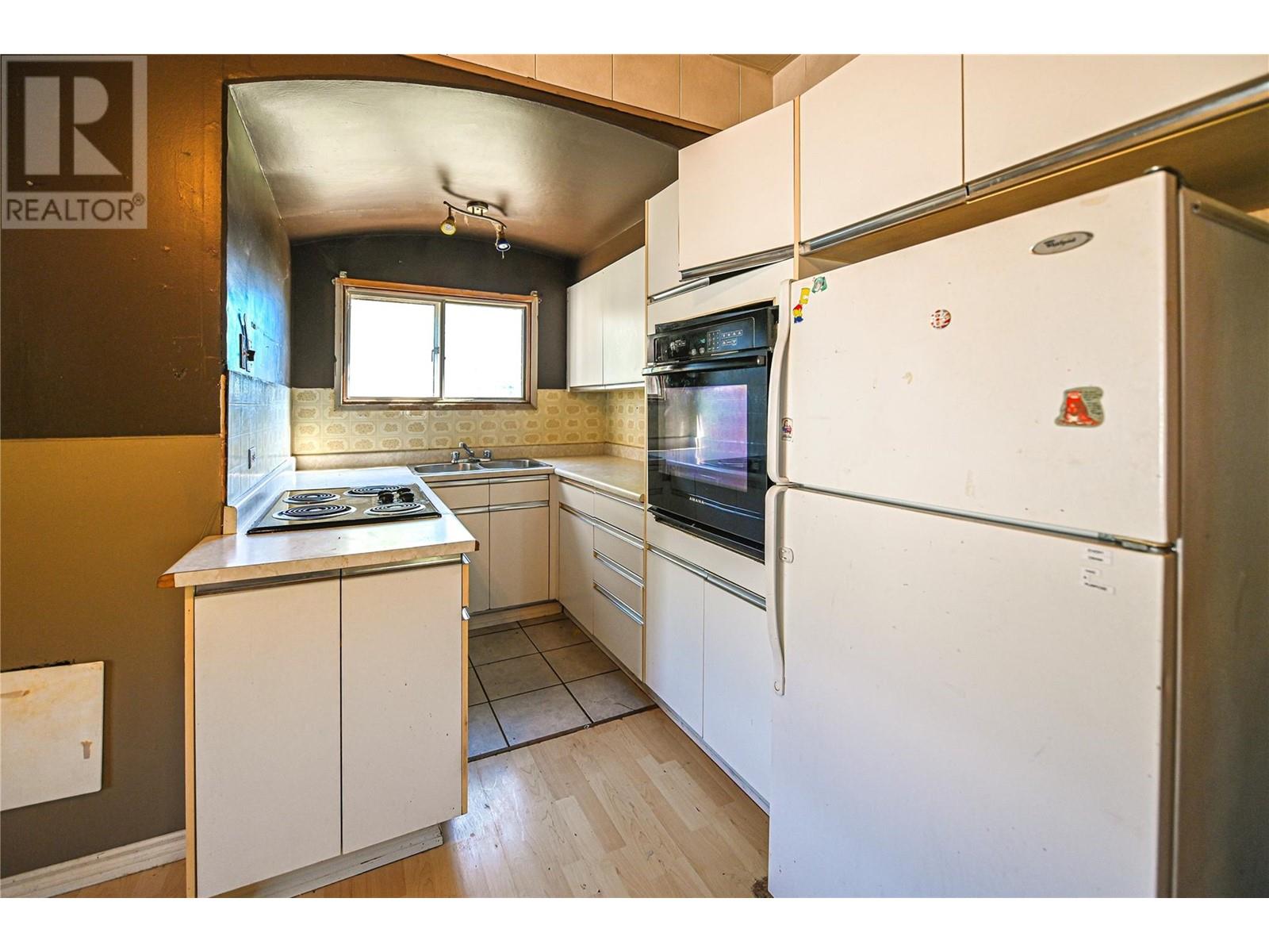 4966 Luck Avenue, Canal Flats, British Columbia  V0B 1B0 - Photo 14 - 10346432