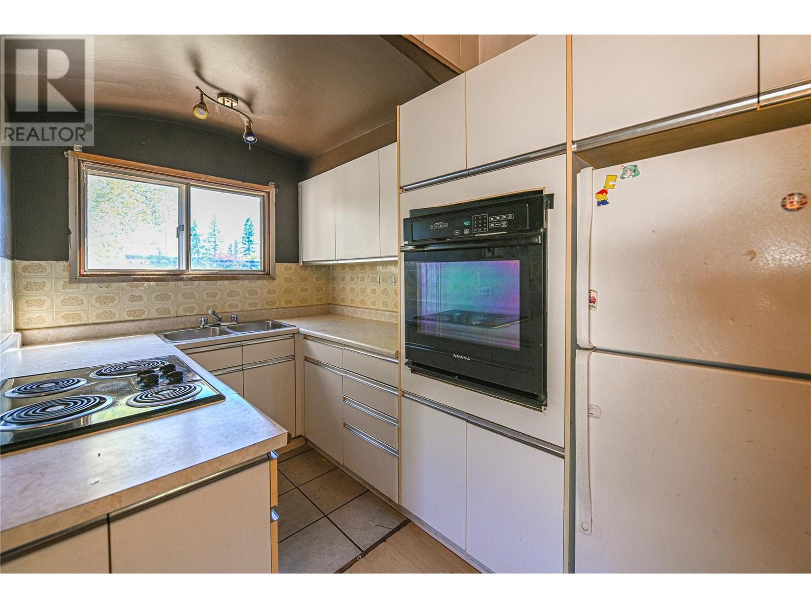 4966 Luck Avenue, Canal Flats, British Columbia  V0B 1B0 - Photo 15 - 10346432
