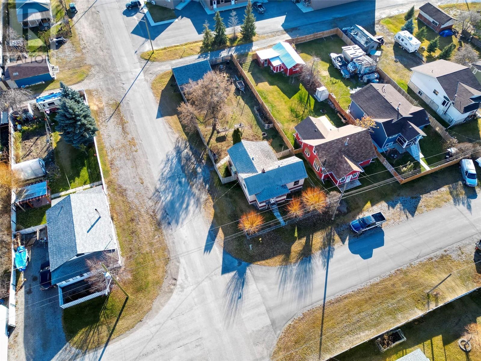 4966 Luck Avenue, Canal Flats, British Columbia  V0B 1B0 - Photo 2 - 10346432