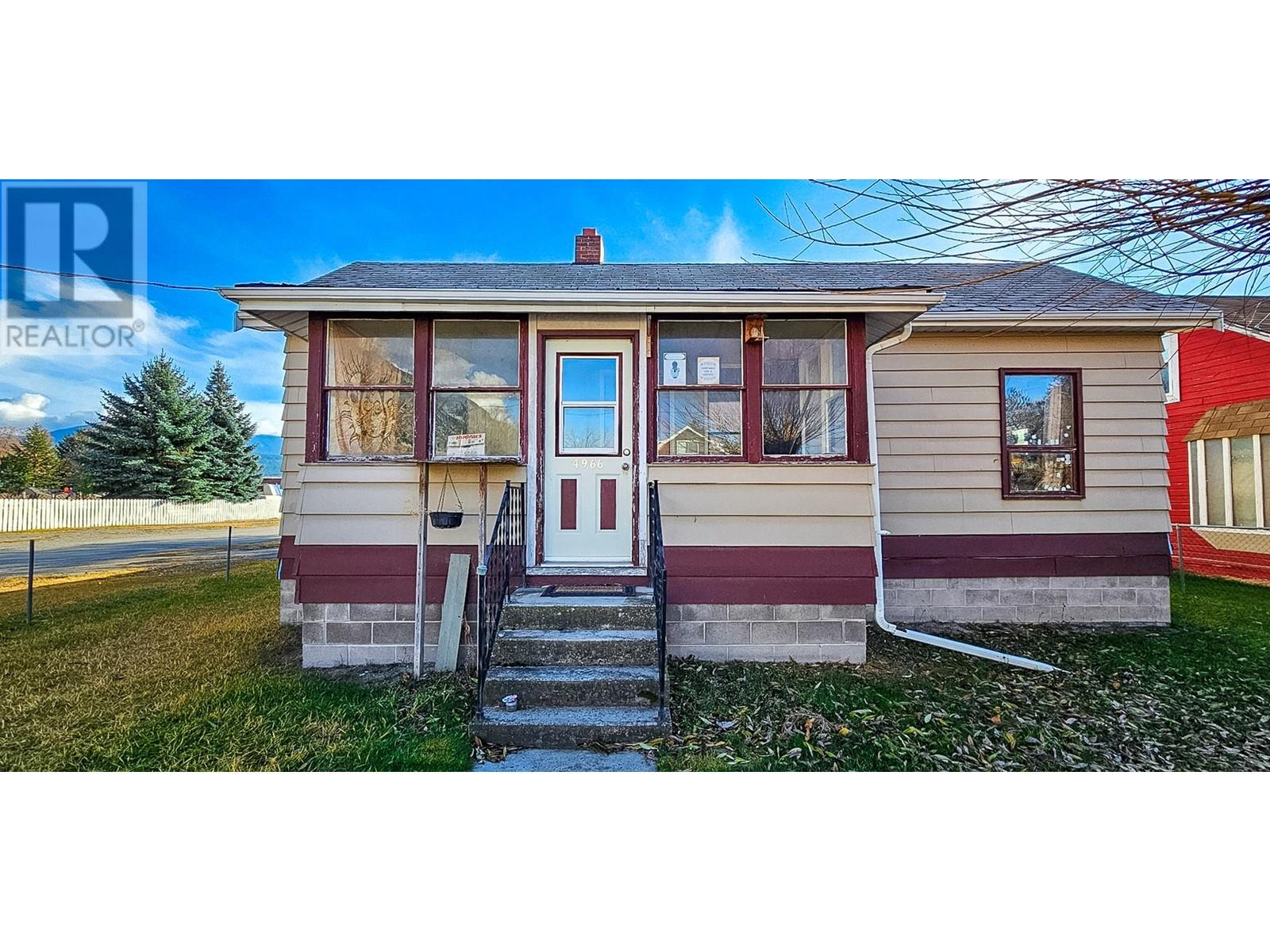 4966 Luck Avenue, Canal Flats, British Columbia  V0B 1B0 - Photo 3 - 10346432
