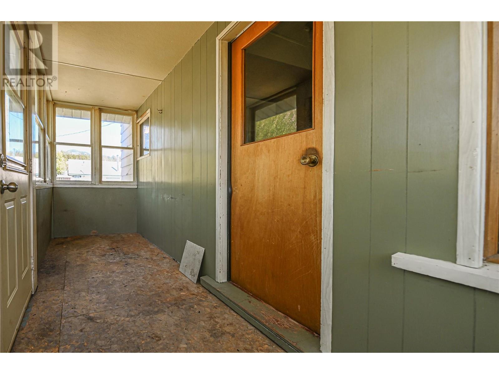 4966 Luck Avenue, Canal Flats, British Columbia  V0B 1B0 - Photo 5 - 10346432